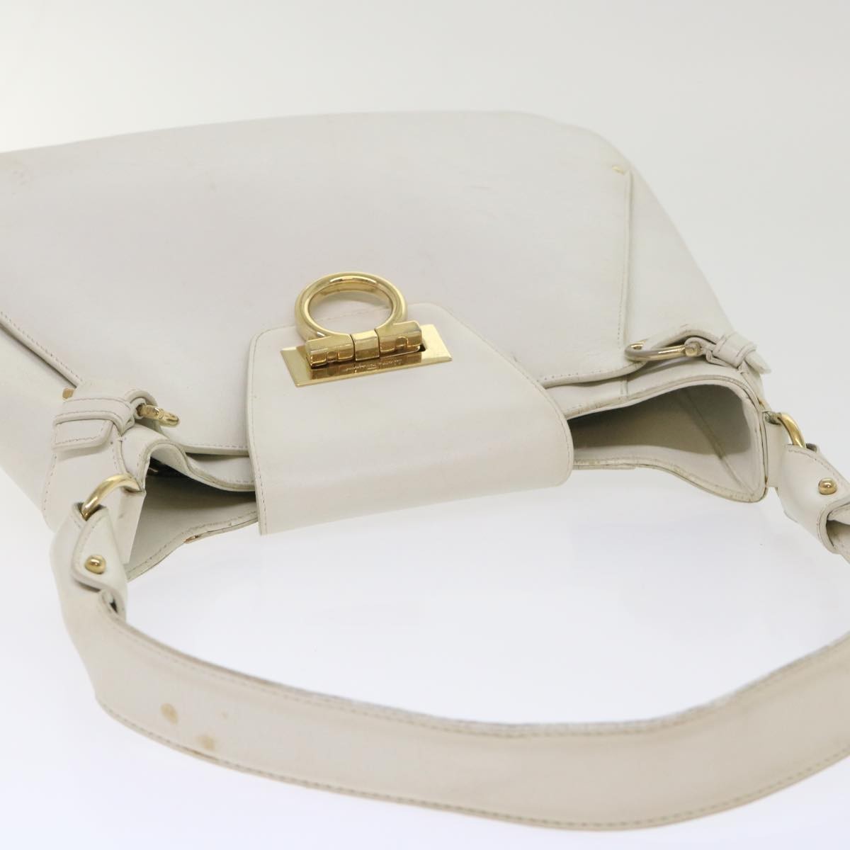 Salvatore Ferragamo Salvatore Ferragamo Gancini Shoulder Bag Leather White AU-21/4407 Authentic am4652