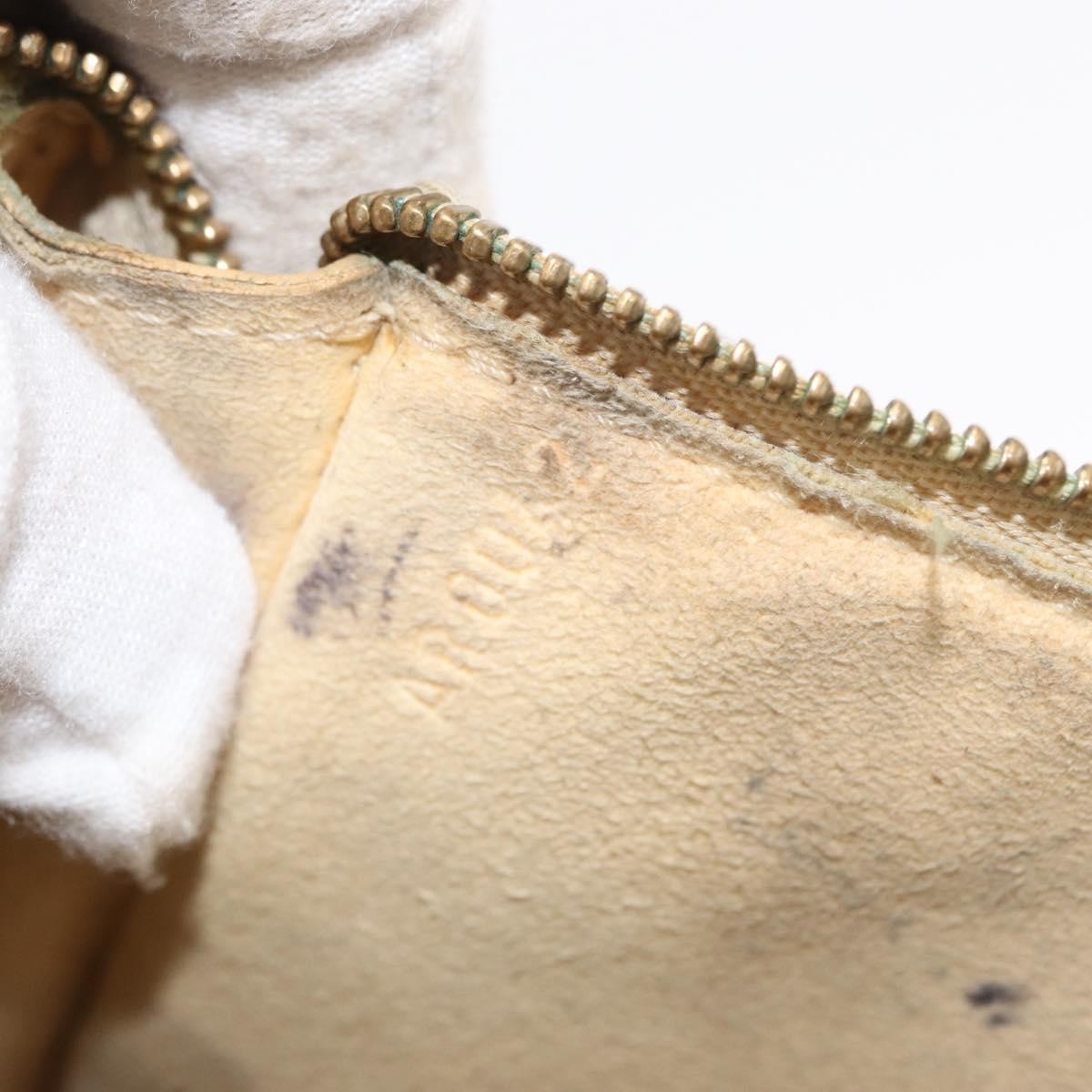 Louis Vuitton LOUIS VUITTON Epi Pochette Accessoires Pouch Vanilla M5294A LV Authentic ka982 Bag