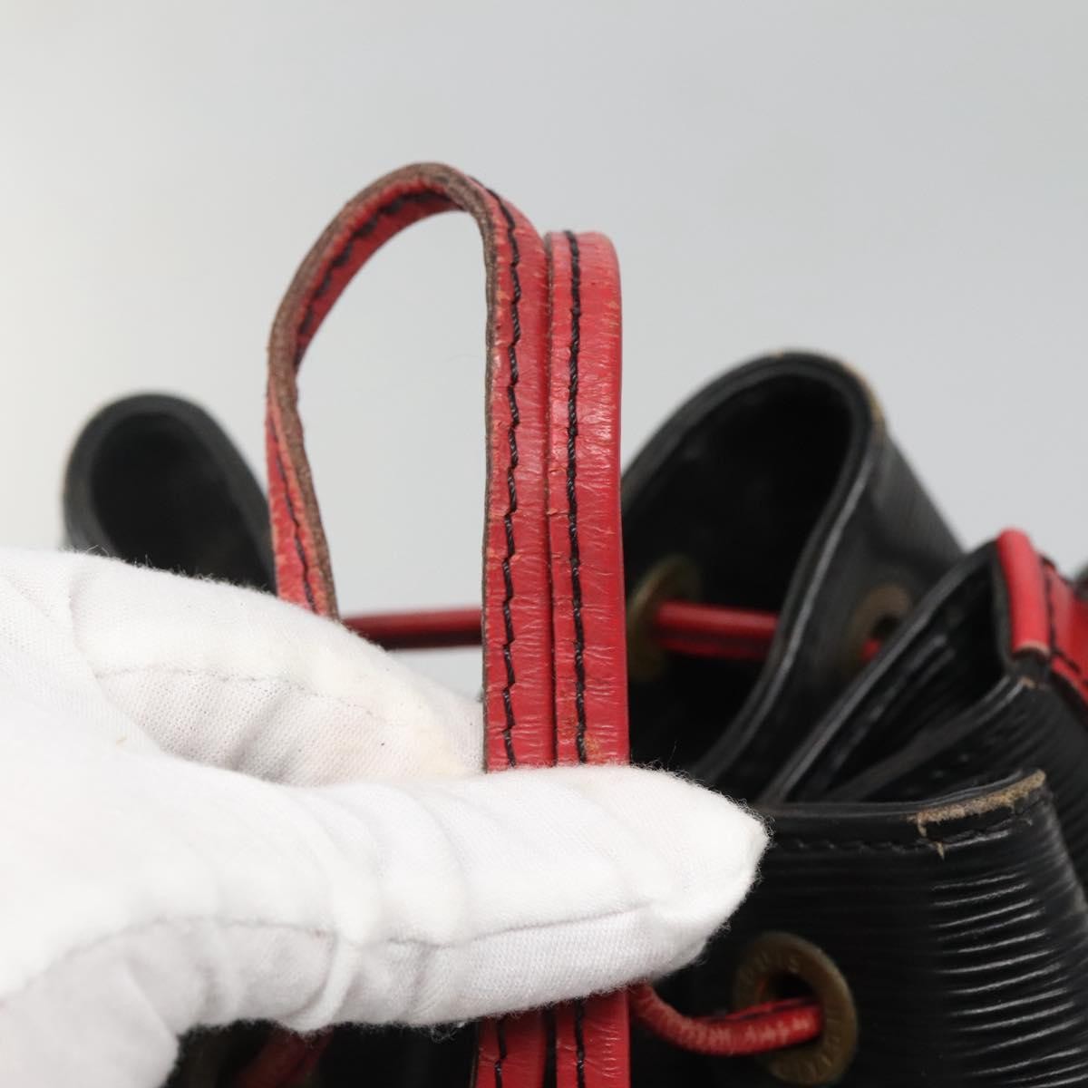 Louis Vuitton LOUIS VUITTON Epi Noe Shoulder Bag Bicolor Black Red M44017 LV Authentic 127971