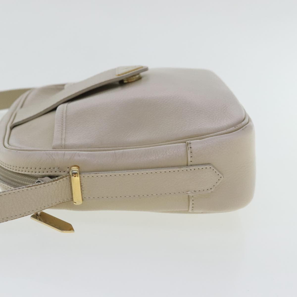 Saint Laurent SAINT LAURENT Shoulder Bag Leather Beige Gold Authentic bs19024