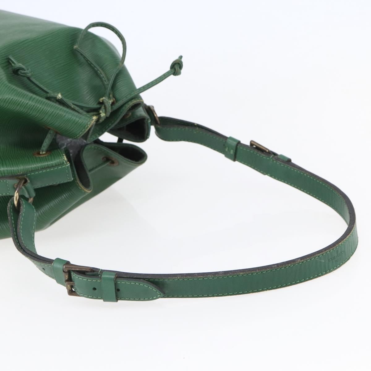 Louis Vuitton LOUIS VUITTON Epi Noe Shoulder Bag Green M44004 LV Authentic 145661