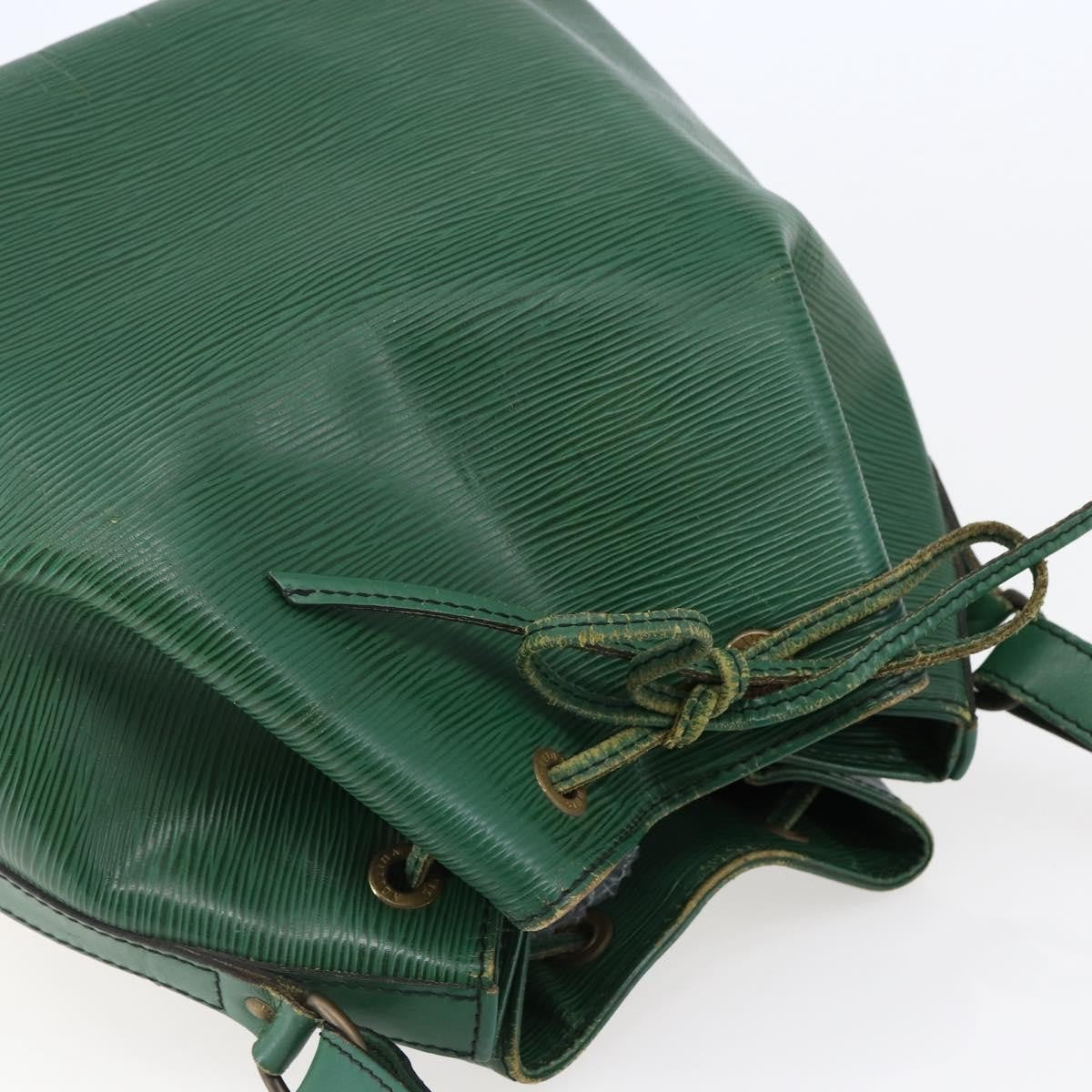 Louis Vuitton LOUIS VUITTON Epi Petit Noe Shoulder Bag Green M44104 LV Authentic 144617