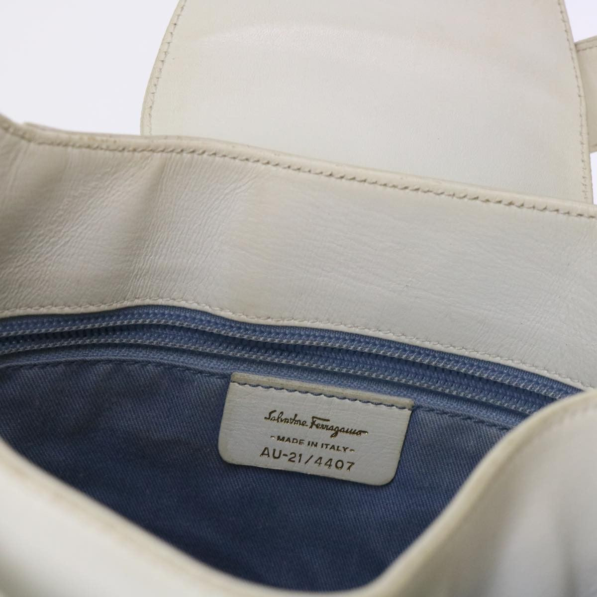 Salvatore Ferragamo Salvatore Ferragamo Gancini Shoulder Bag Leather White AU-21/4407 Authentic am4652
