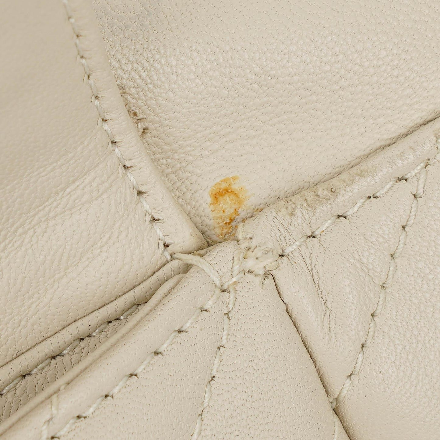 Saint Laurent Joe Rucksack aus weißem Chevron-gestepptem Lammleder