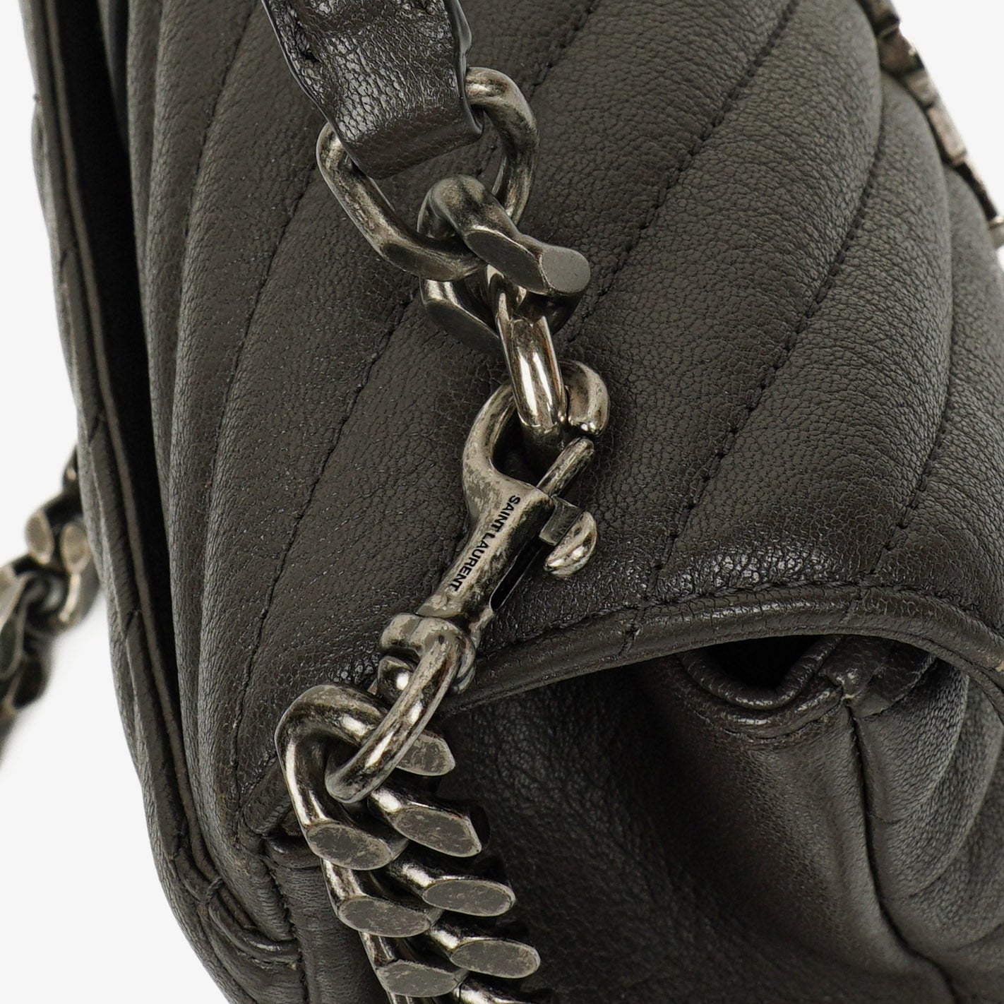 Saint Laurent College Umhängetasche Medium aus Chevron-Steppleder