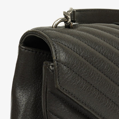 Saint Laurent College Umhängetasche Medium aus Chevron-Steppleder