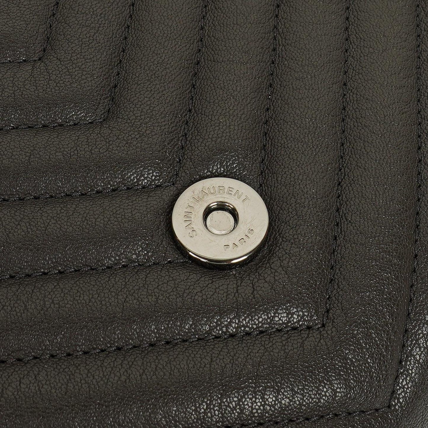 Saint Laurent College Umhängetasche Medium aus Chevron-Steppleder