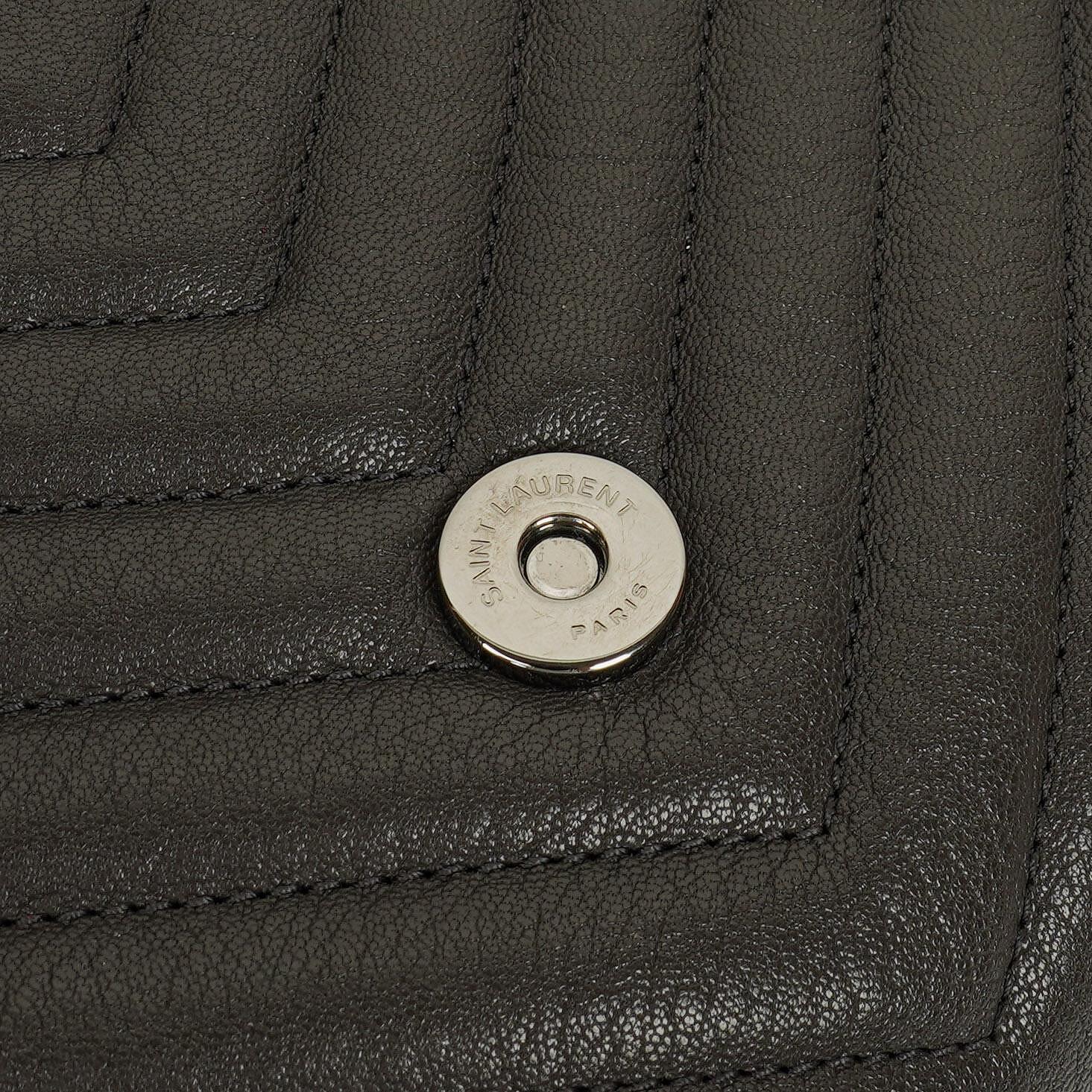Saint Laurent College Umhängetasche Medium aus Chevron-Steppleder