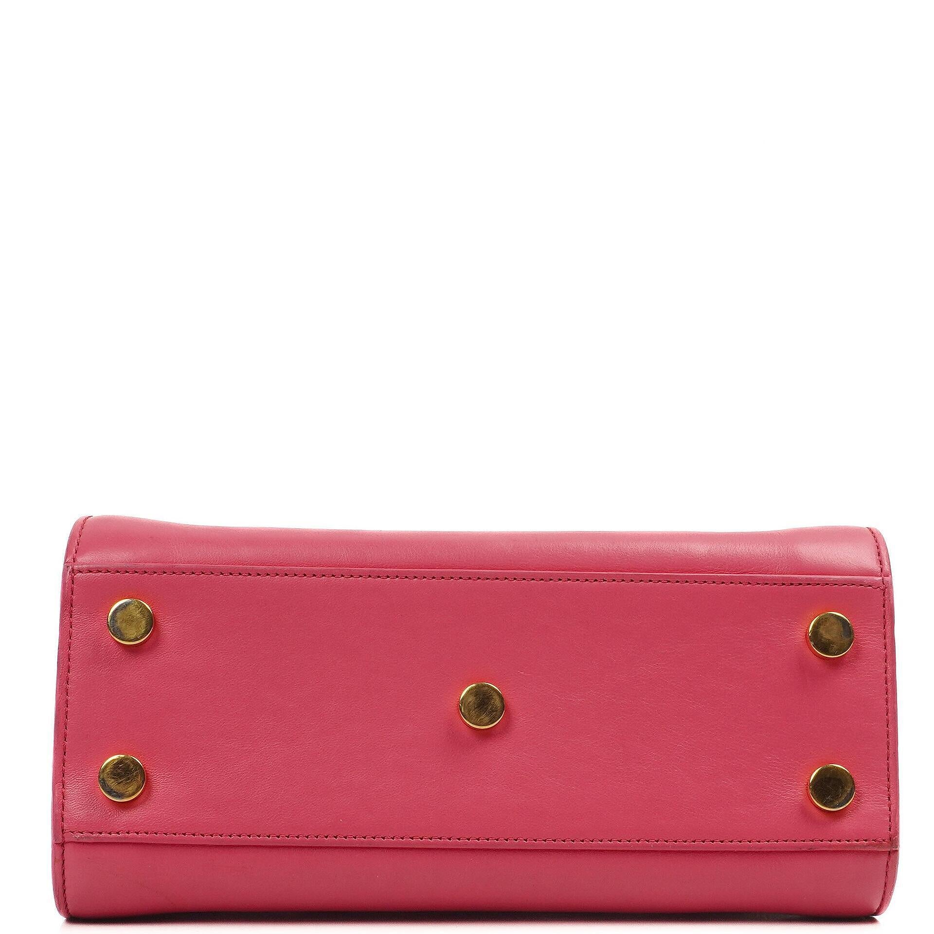 Saint Laurent Nano Sac De Jour Handtasche aus rosa Kalbsleder