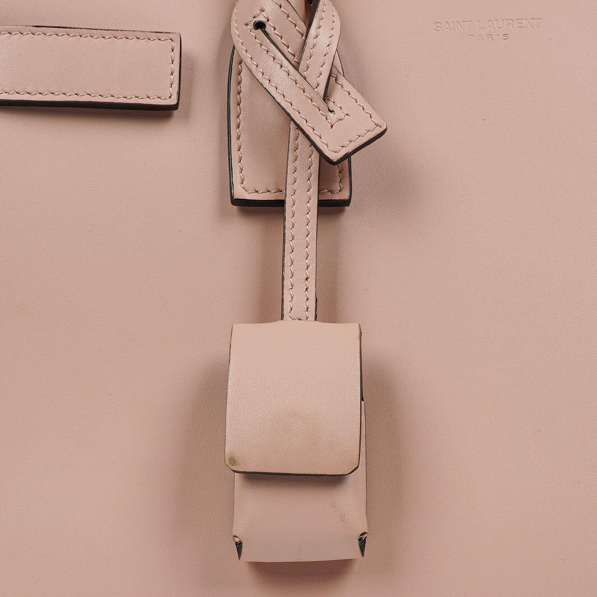 Saint Laurent Sac De Jour Baby aus Powder Pink Kalbsleder