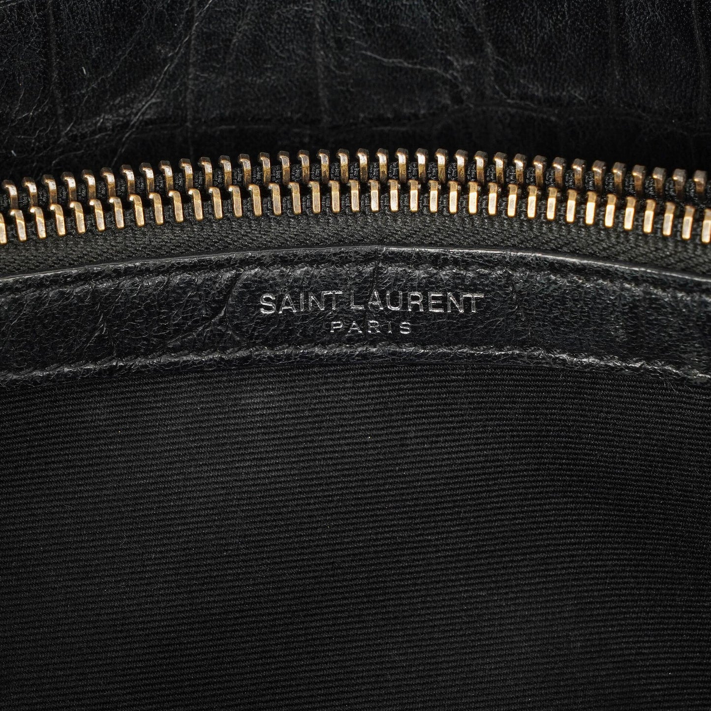 Saint Laurent West Hollywood Schultertasche in Grau aus krokodilgeprägtem Leder