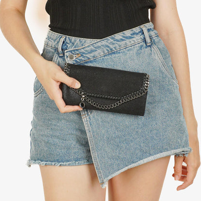 Stella McCartney Falabella Pochette Tasche aus schwarzem Shaggy Dear Kunstleder