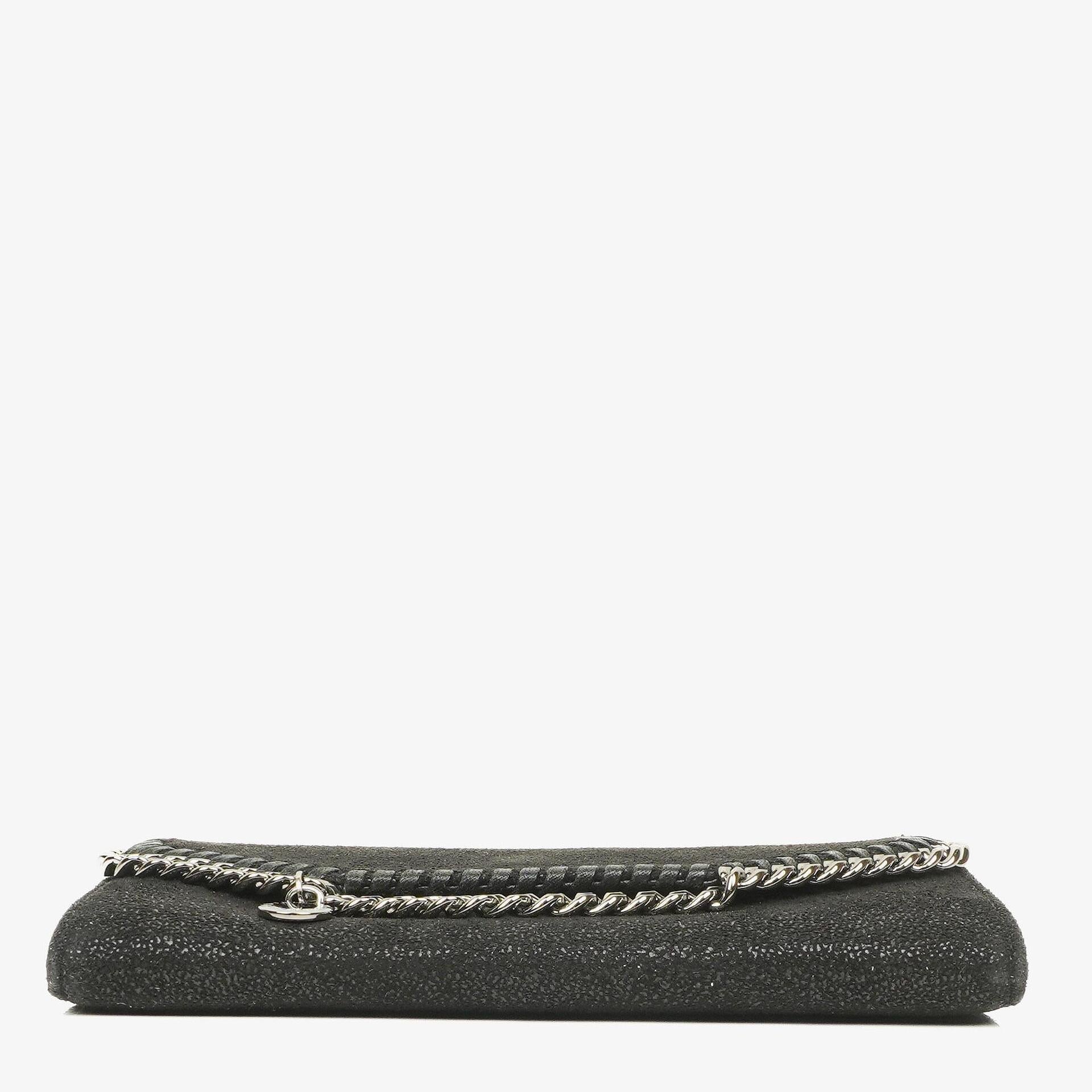 Stella McCartney Falabella Pochette Tasche aus schwarzem Shaggy Dear Kunstleder