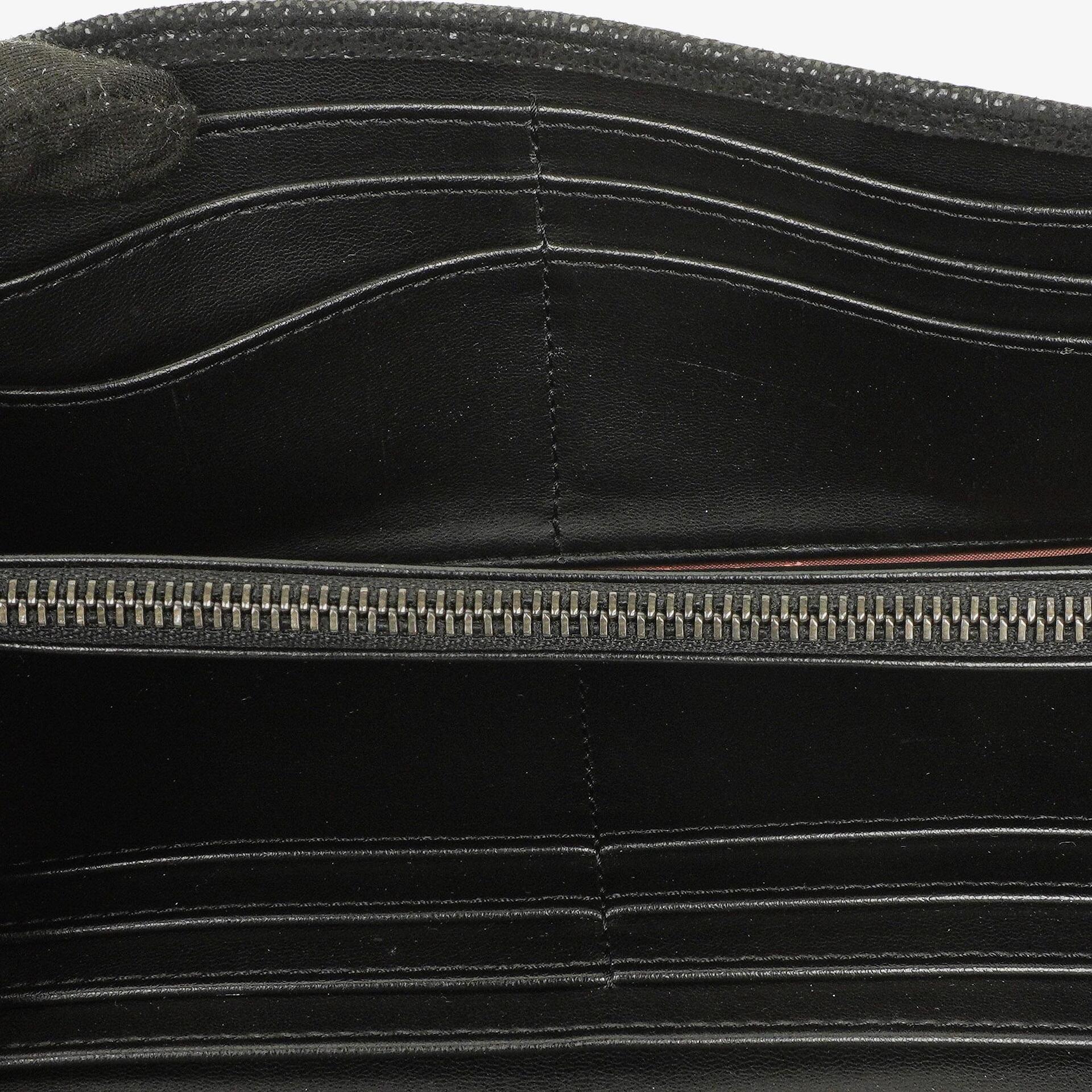 Stella McCartney Falabella Pochette Tasche aus schwarzem Shaggy Dear Kunstleder