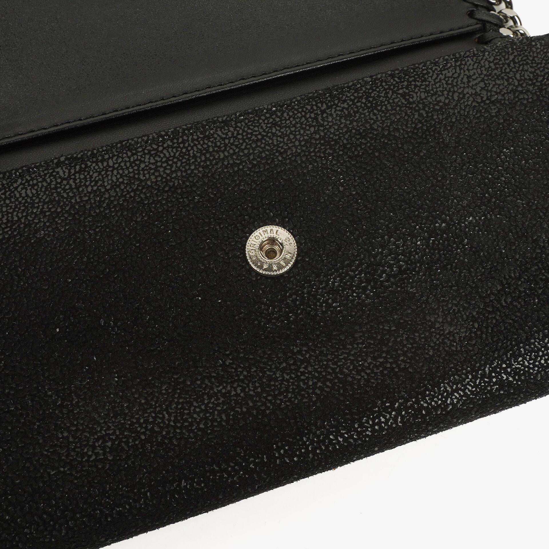 Stella McCartney Falabella Pochette Tasche aus schwarzem Shaggy Dear Kunstleder