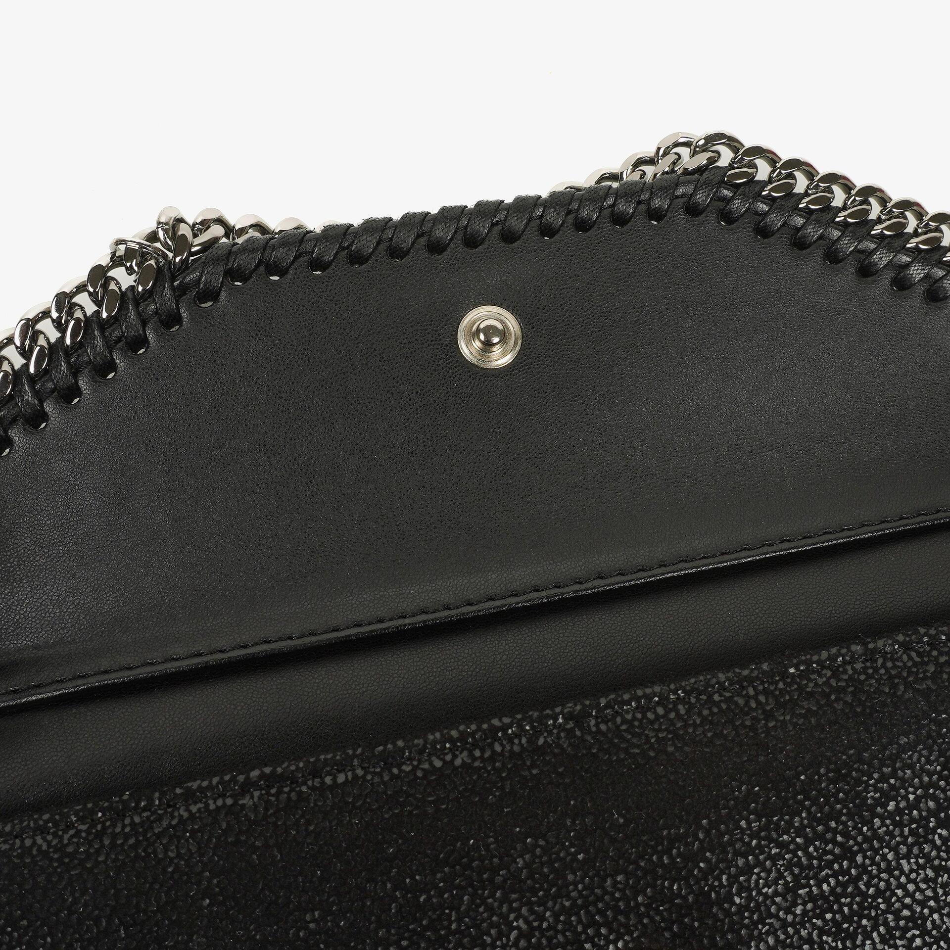 Stella McCartney Falabella Pochette Tasche aus schwarzem Shaggy Dear Kunstleder