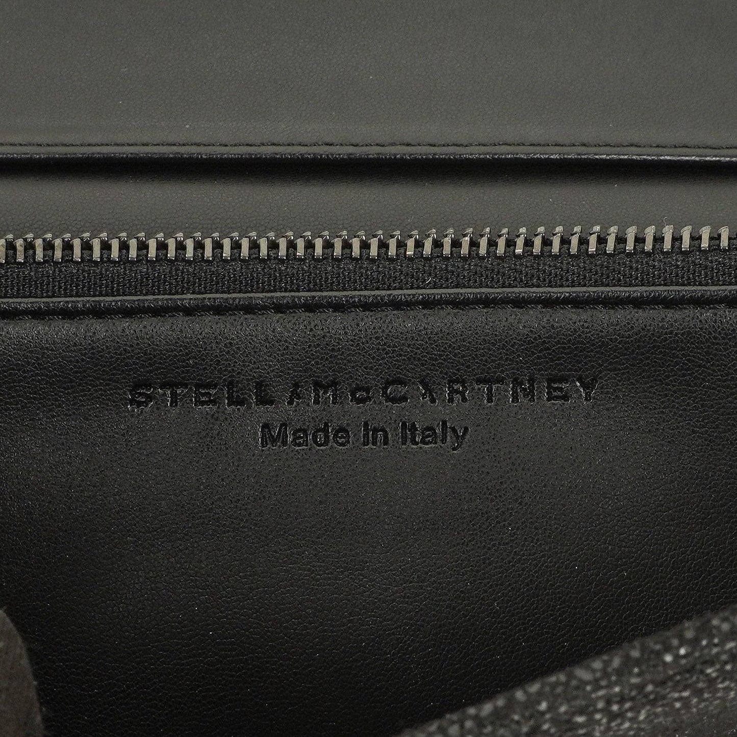 Stella McCartney Falabella Pochette Tasche aus schwarzem Shaggy Dear Kunstleder