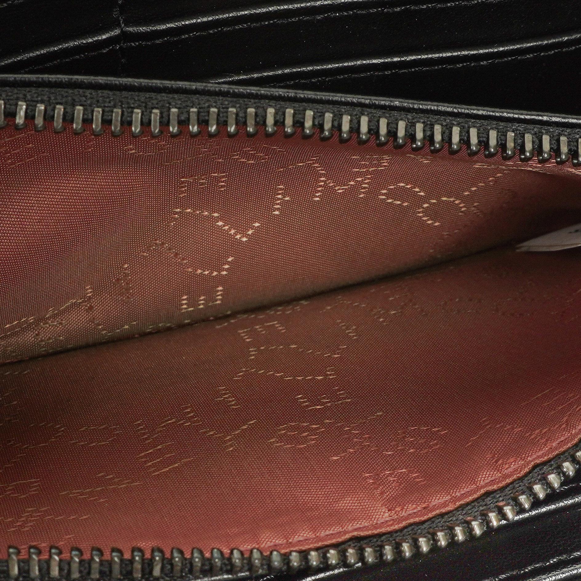 Stella McCartney Falabella Pochette Tasche aus schwarzem Shaggy Dear Kunstleder