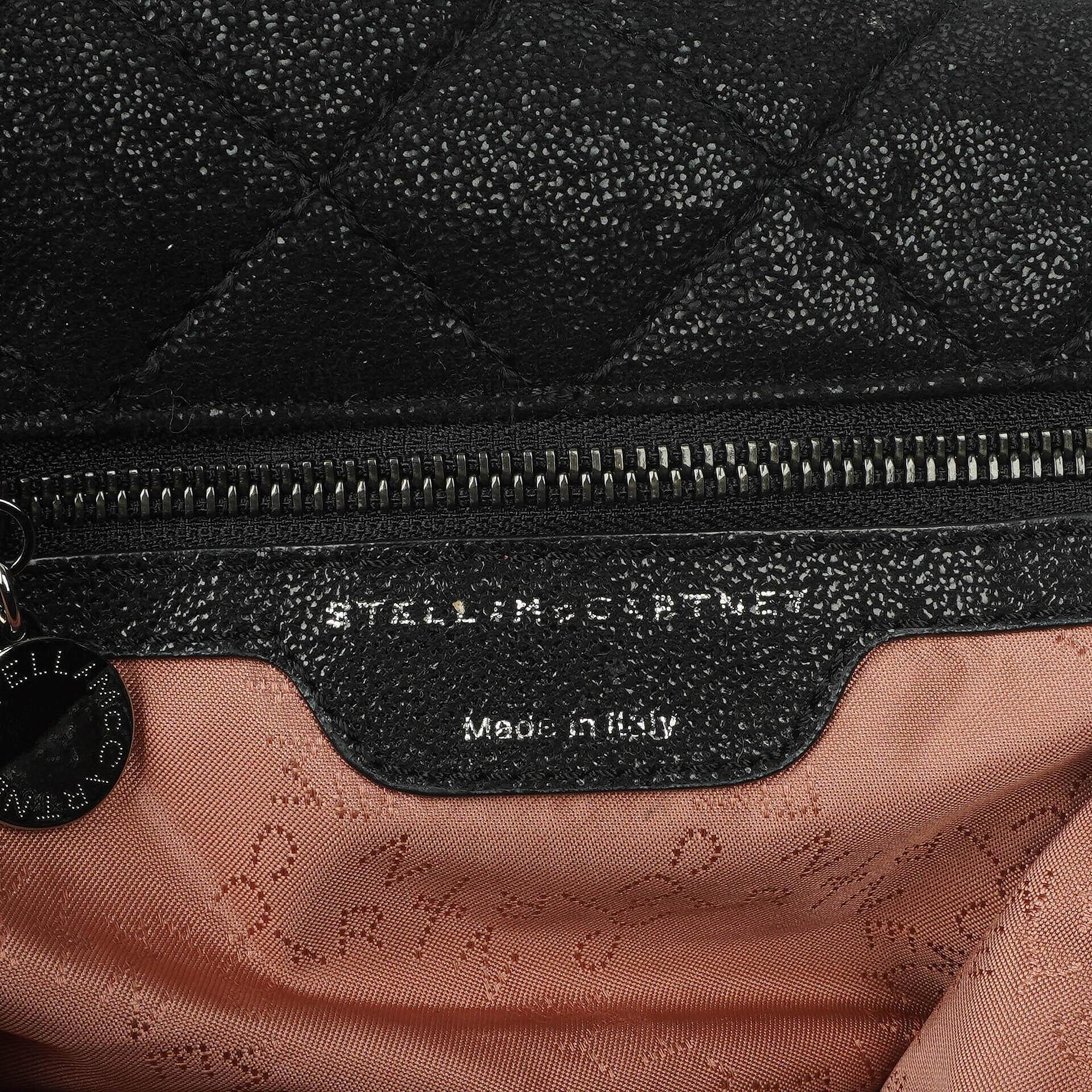 Stella McCartney Falabella schwarze gesteppte Tote Bag aus veganem Shaggy Deer