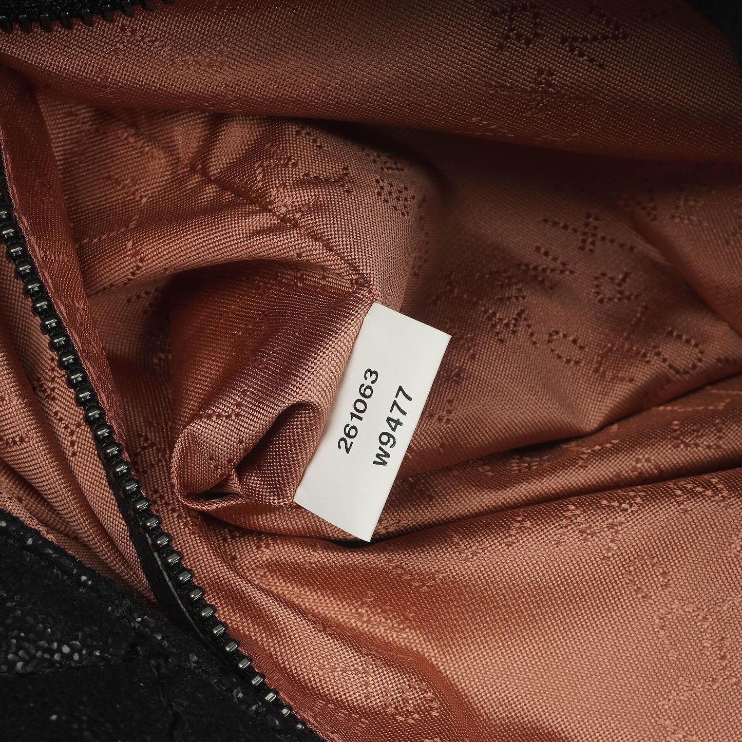 Stella McCartney Falabella schwarze gesteppte Tote Bag aus veganem Shaggy Deer