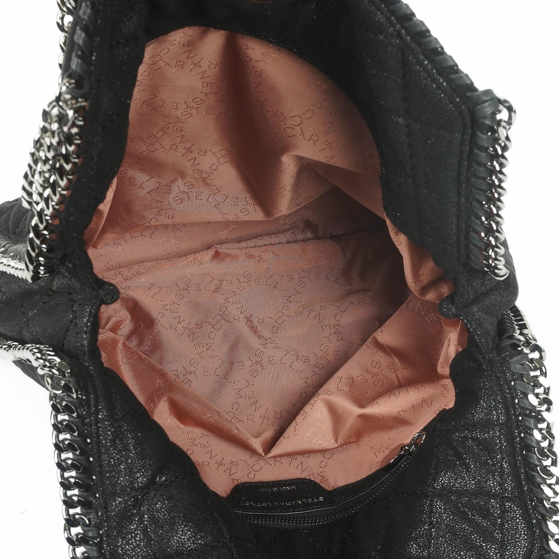 Stella McCartney Falabella schwarze gesteppte Tote Bag aus veganem Shaggy Deer