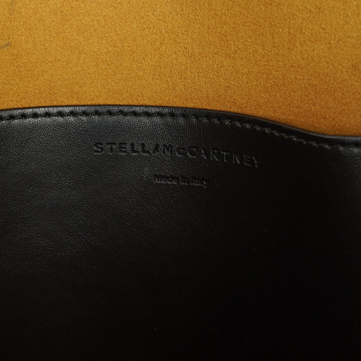 Stella McCartney Falabella Tote Bag aus schwarzem veganem Leder mit blauem Logo-Riemen