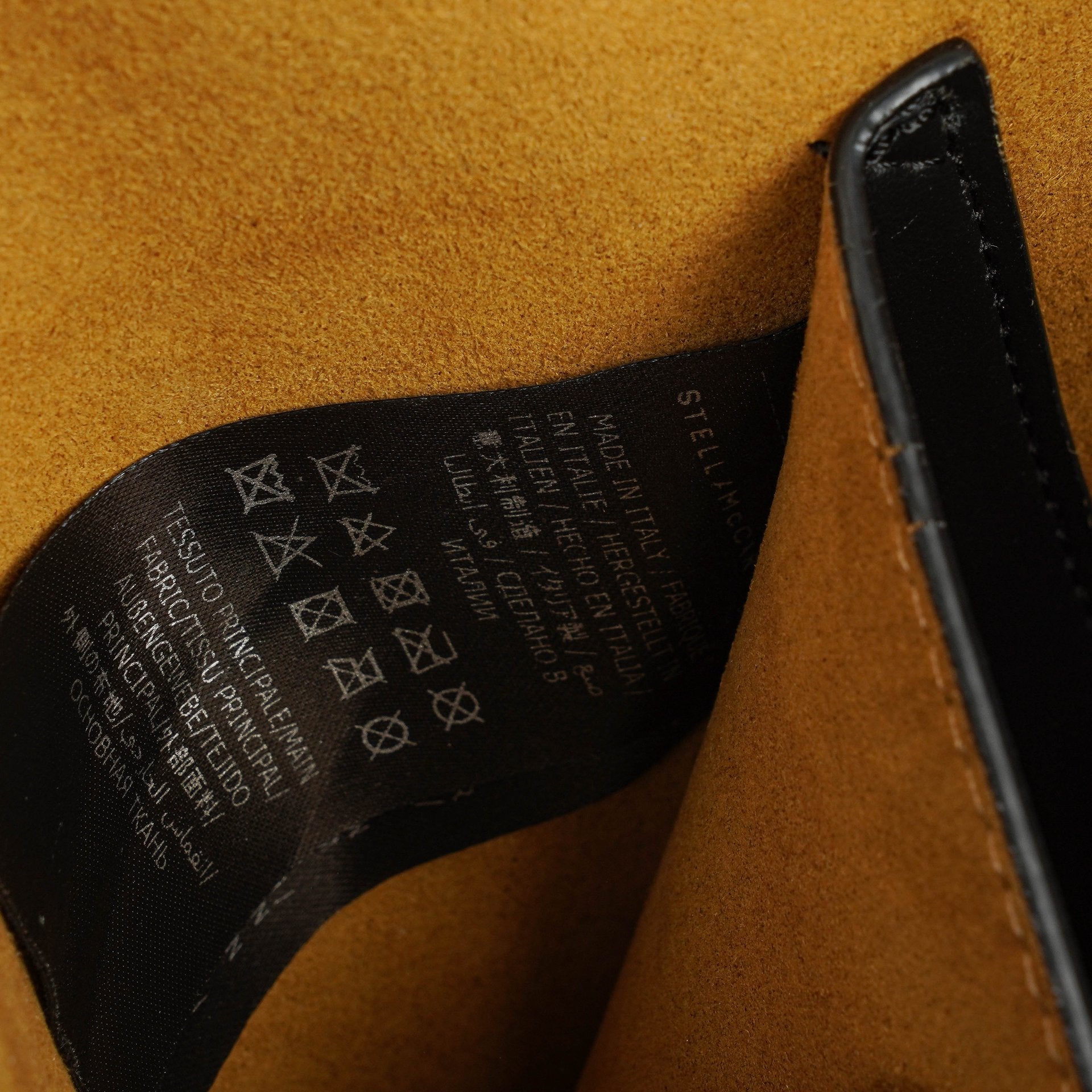 Stella McCartney Falabella Tote Bag aus schwarzem veganem Leder mit blauem Logo-Riemen