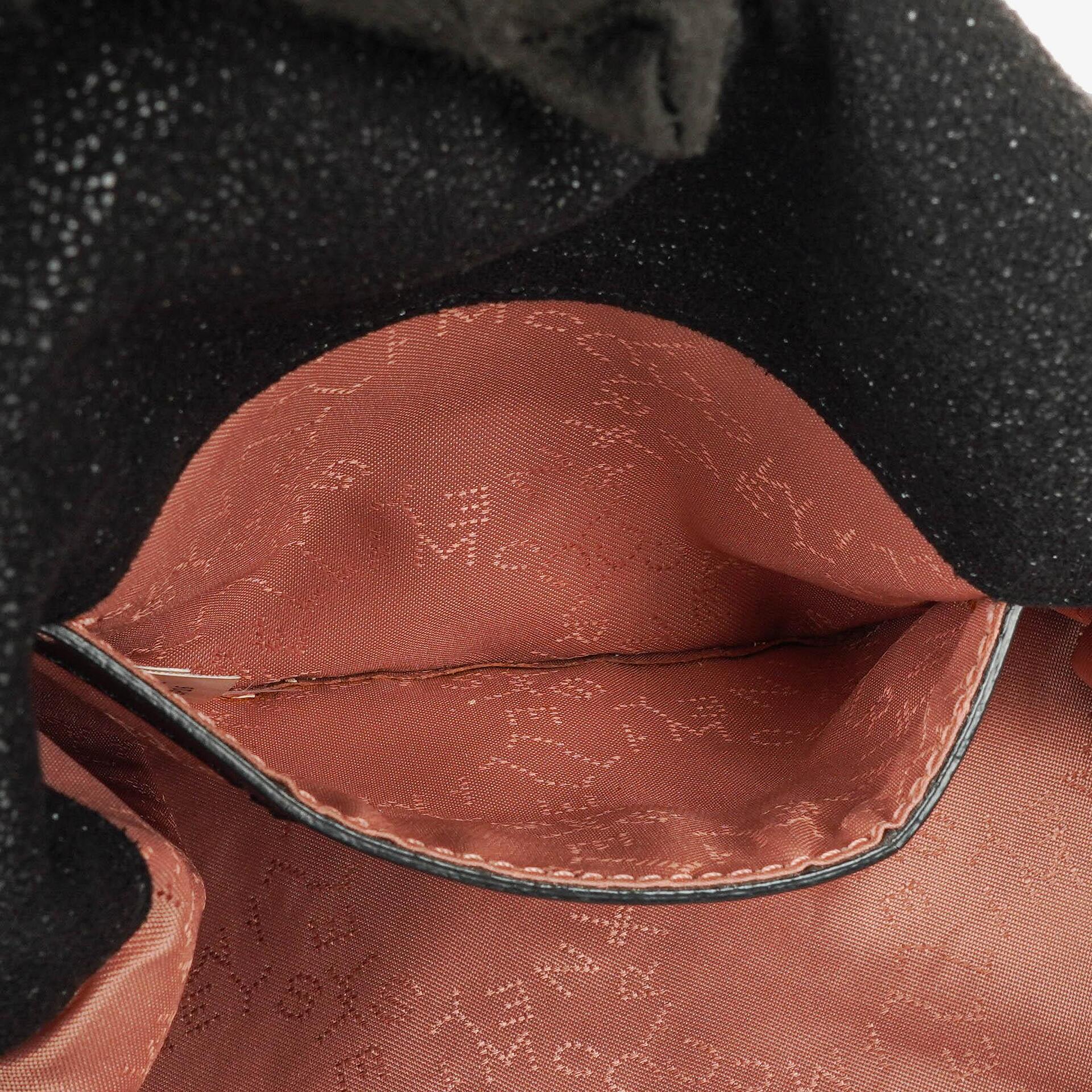 Stella McCartney Falabella Mini Tote Fold-Over Tasche aus schwarzem veganem Shaggy Deer