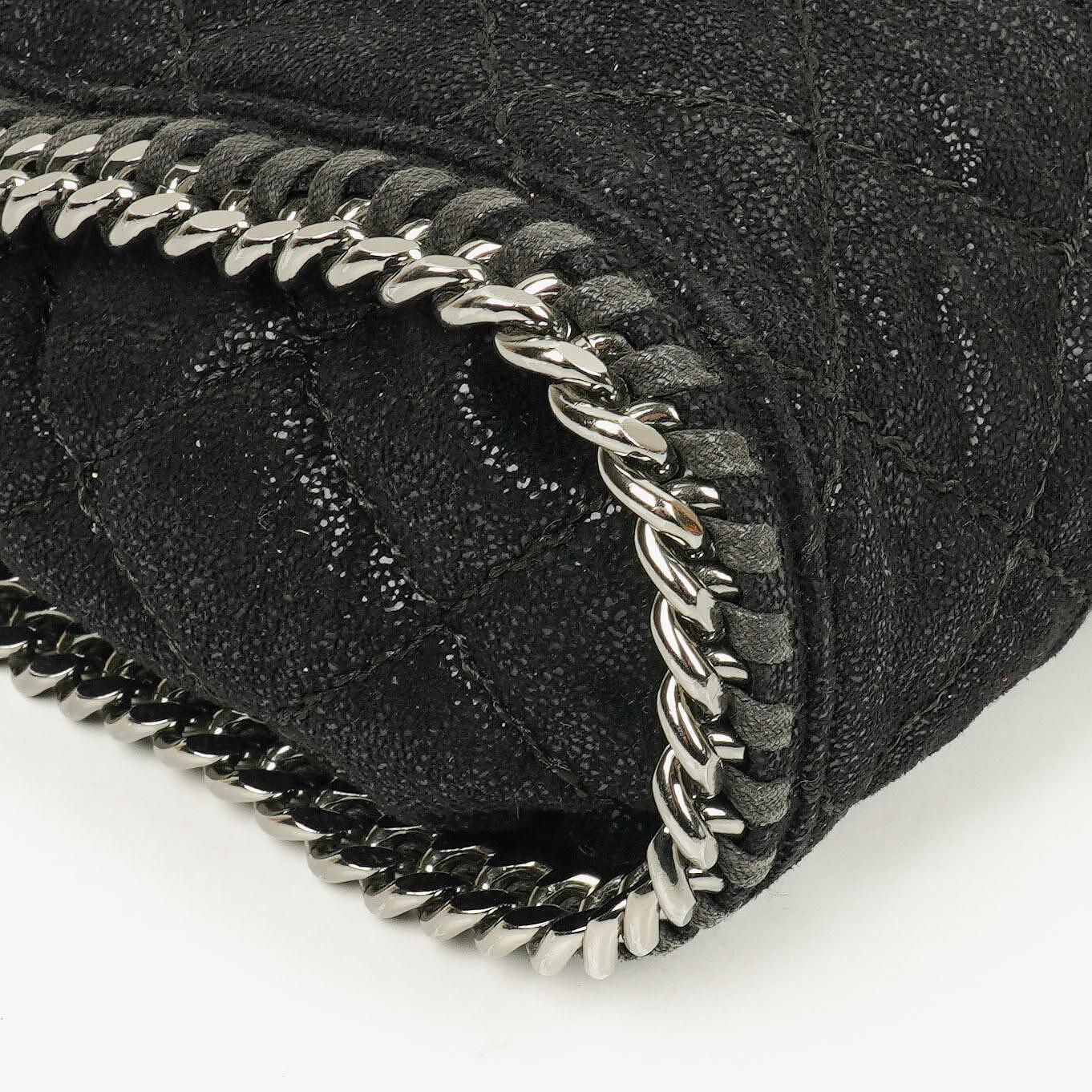 Stella McCartney Falabella Mini Tote Fold-Over Tasche aus schwarzem veganem Shaggy Deer