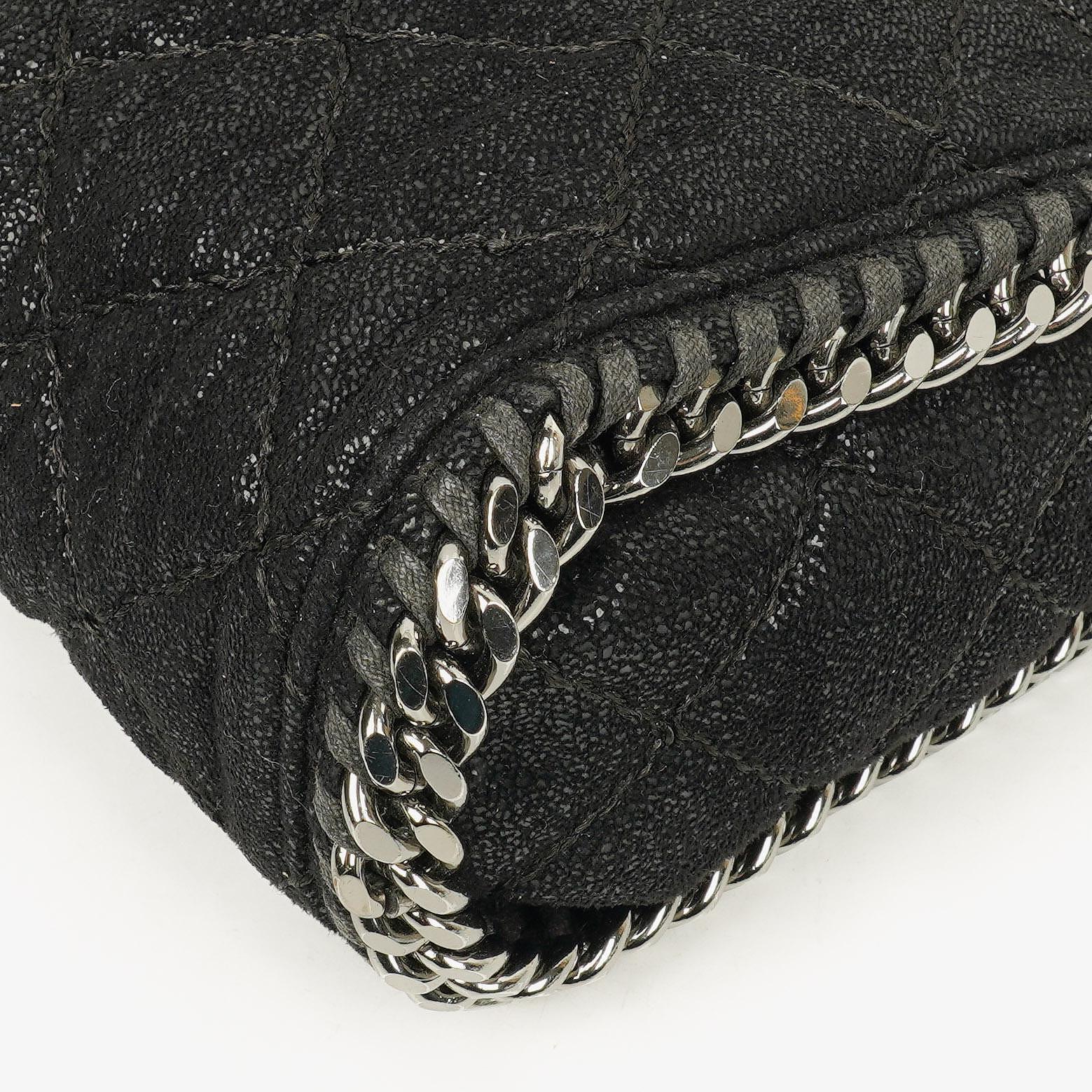 Stella McCartney Falabella Mini Tote Fold-Over Tasche aus schwarzem veganem Shaggy Deer