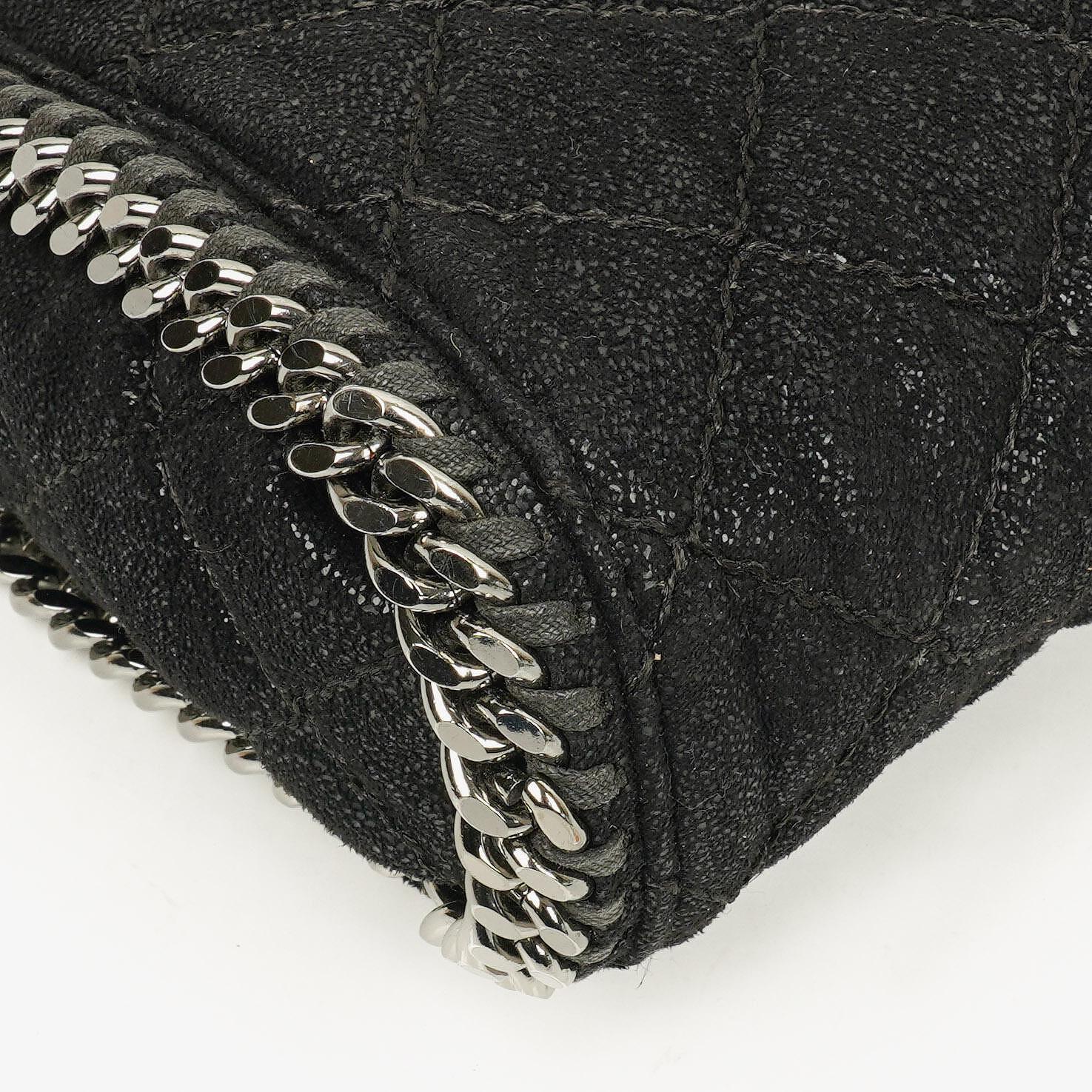 Stella McCartney Falabella Mini Tote Fold-Over Tasche aus schwarzem veganem Shaggy Deer