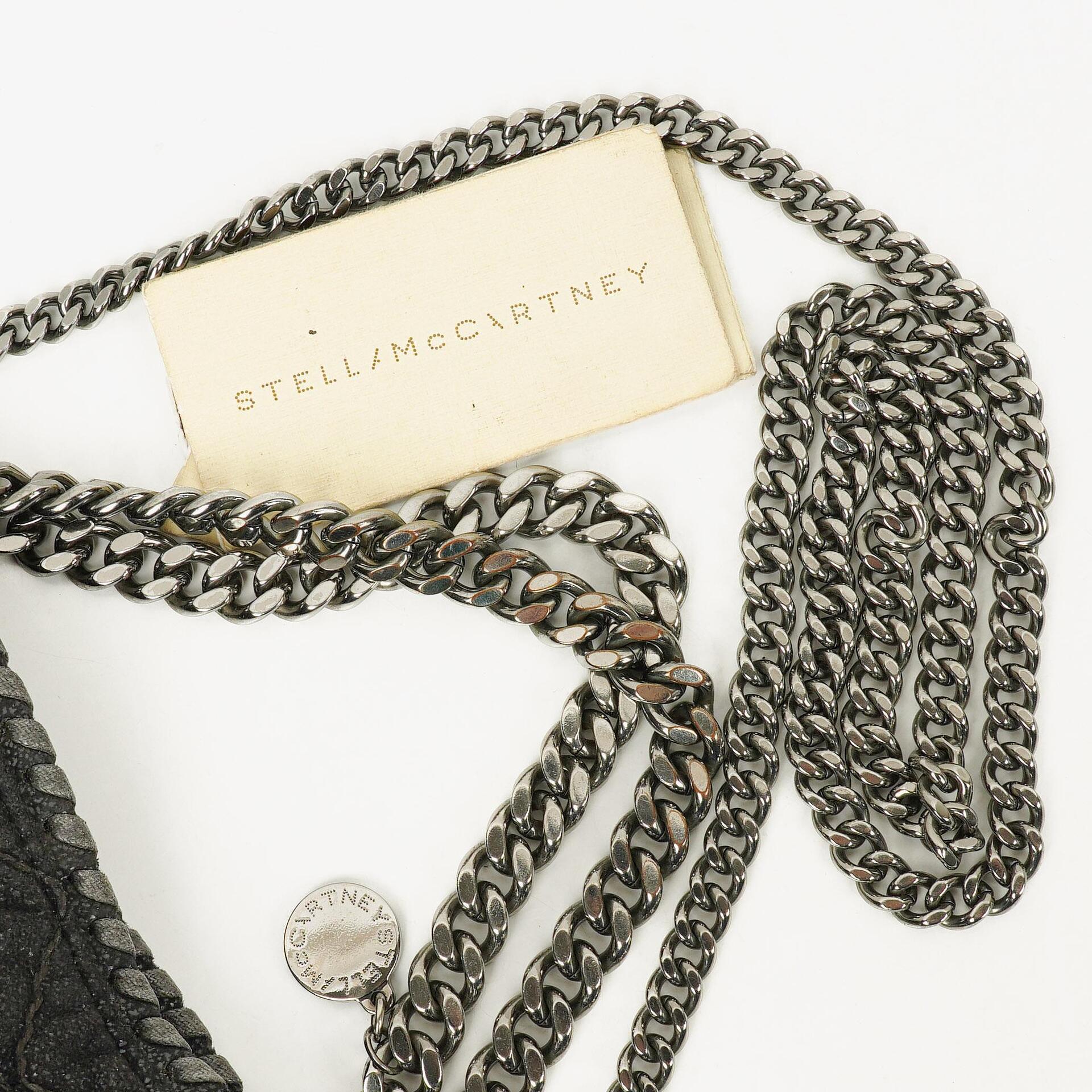 Stella McCartney Falabella Mini Tote Fold-Over Tasche aus schwarzem veganem Shaggy Deer