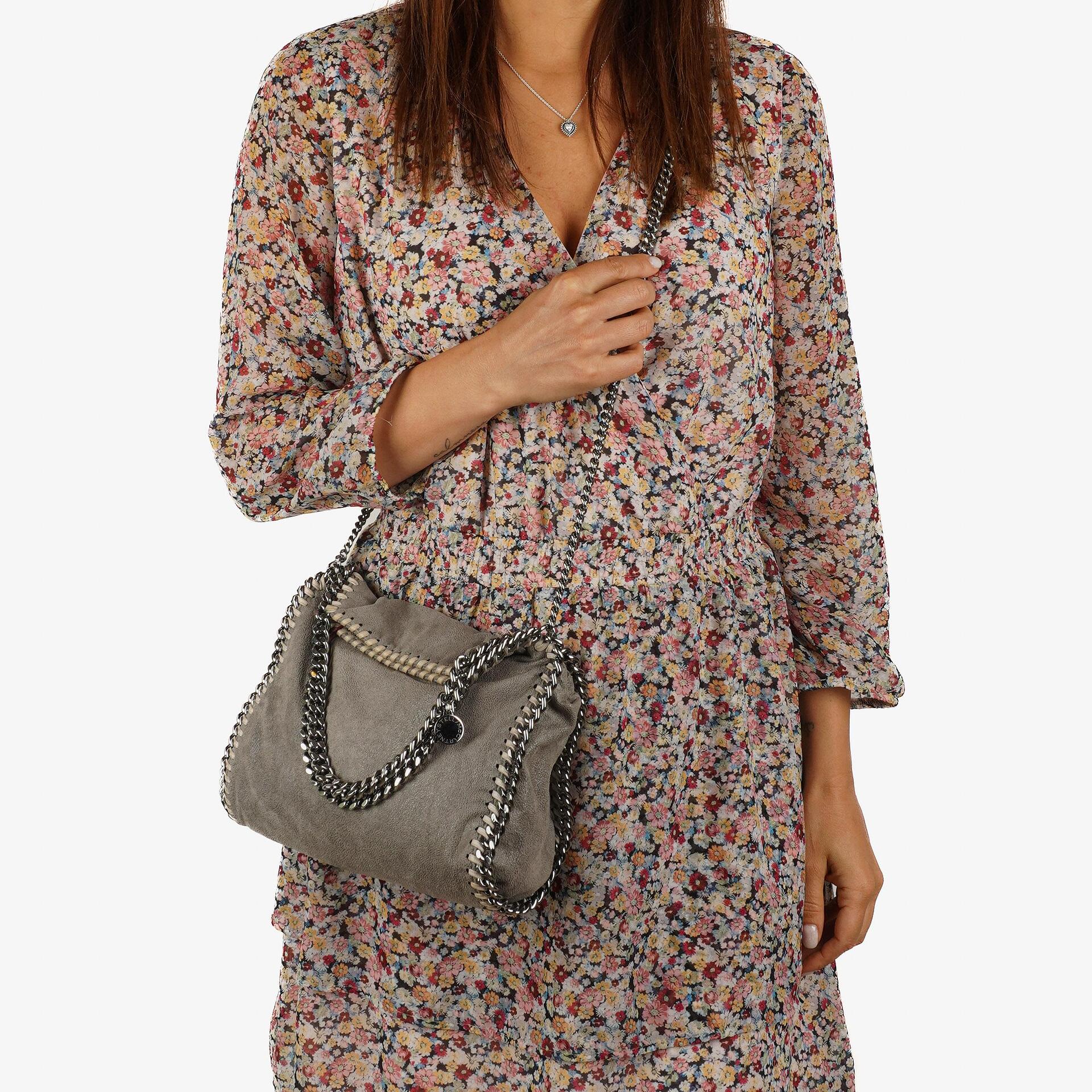 Stella McCartney Falabella Mini Tote Stahlgrau Veganes Shaggy Deer Klappentasche