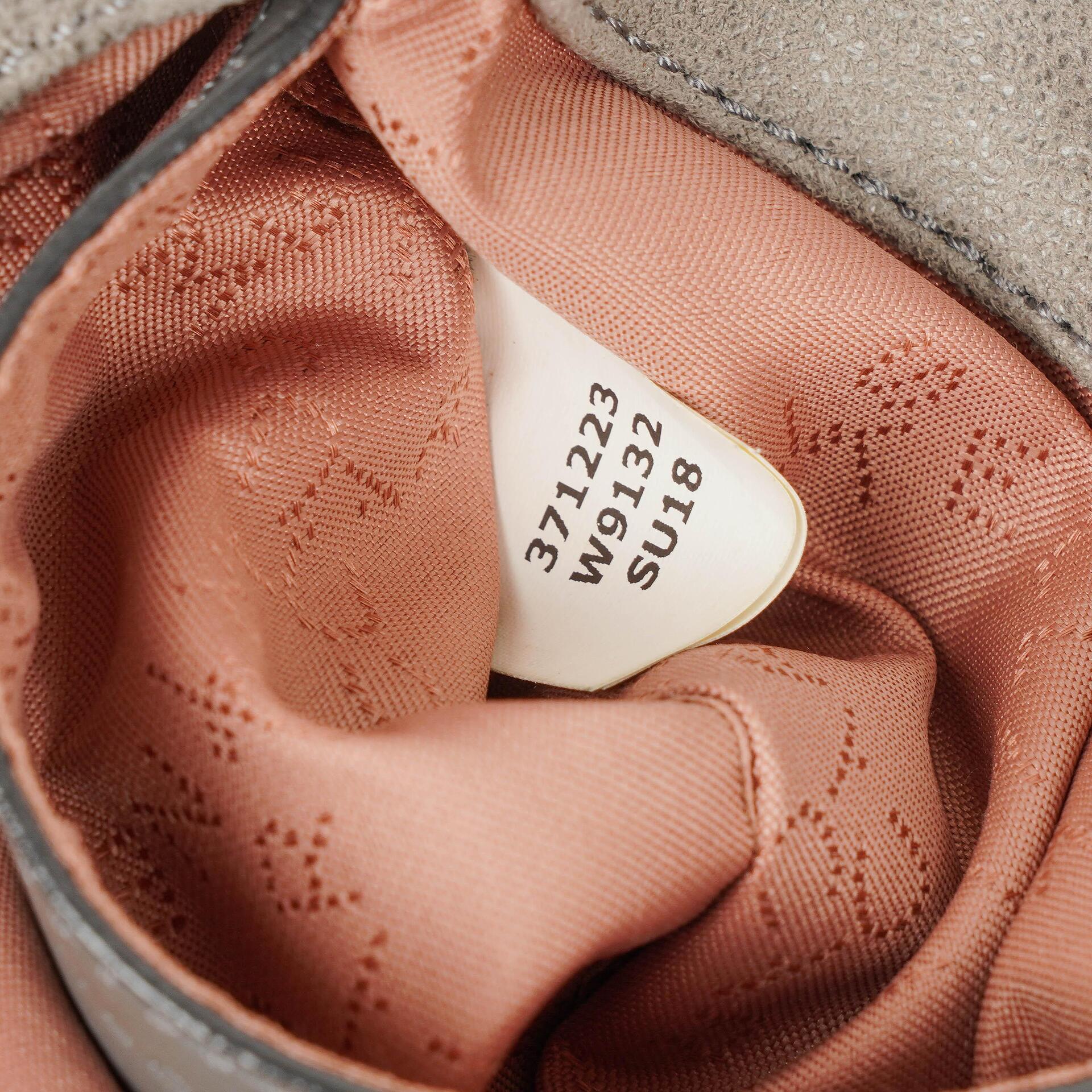 Stella McCartney Falabella Mini Tote Fold-Over Bag aus veganem Shaggy Deer in Stahlgrau