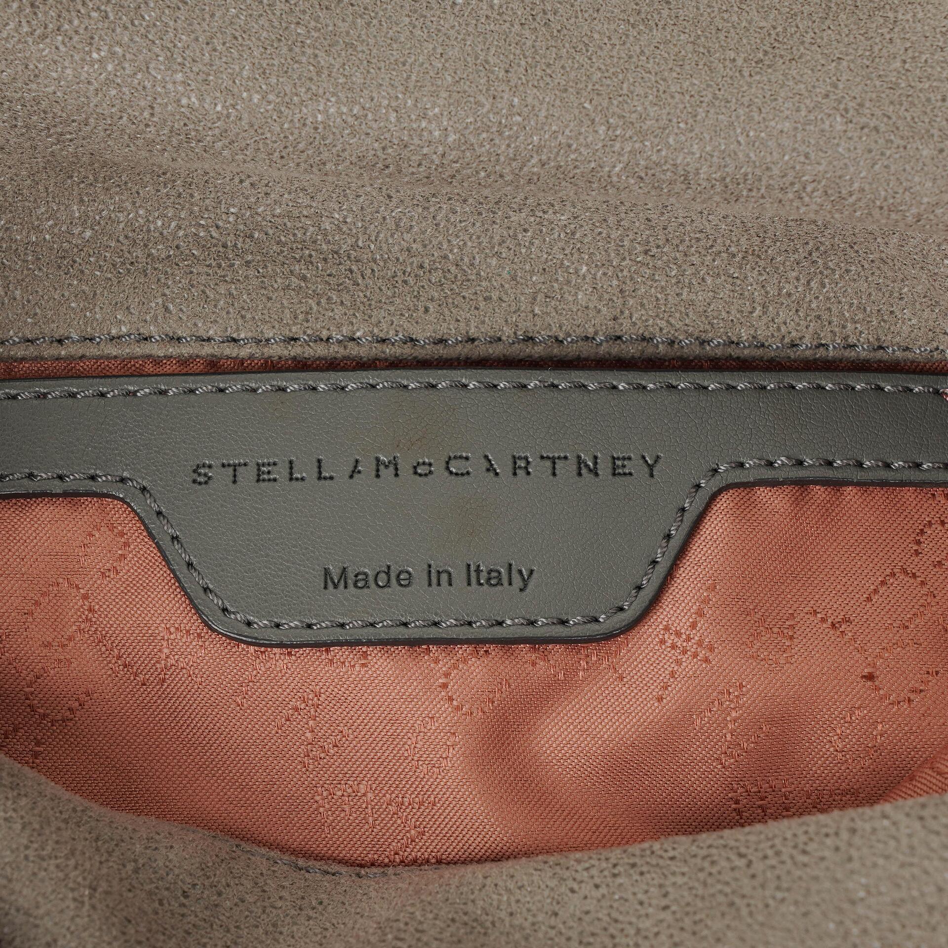 Stella McCartney Falabella Mini Tote Fold-Over Bag aus veganem Shaggy Deer in Stahlgrau