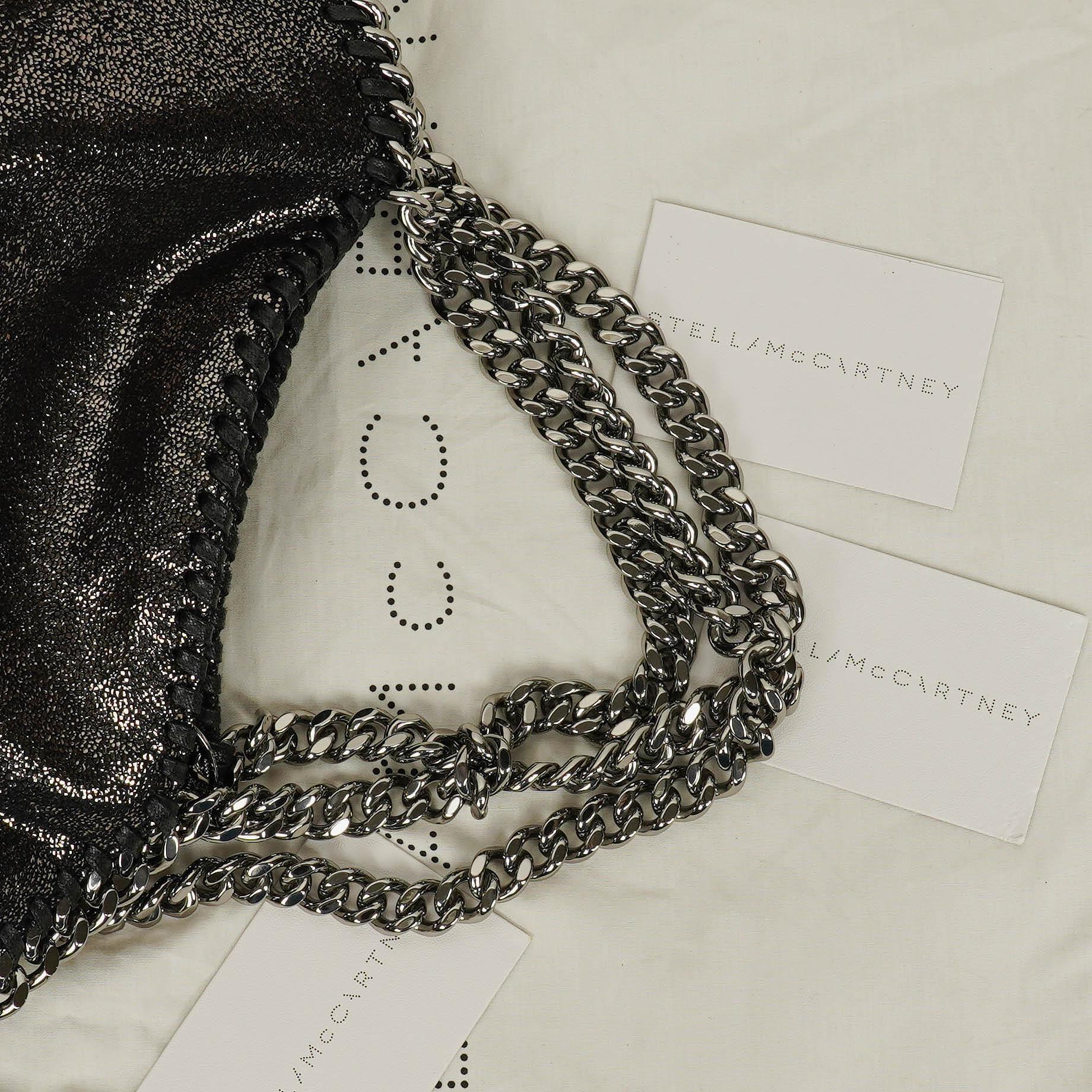 Stella McCartney Falabella Tote in Chamois Vegan Shaggy Deer mit Ruthenium-Hardware, glänzend gepunktet