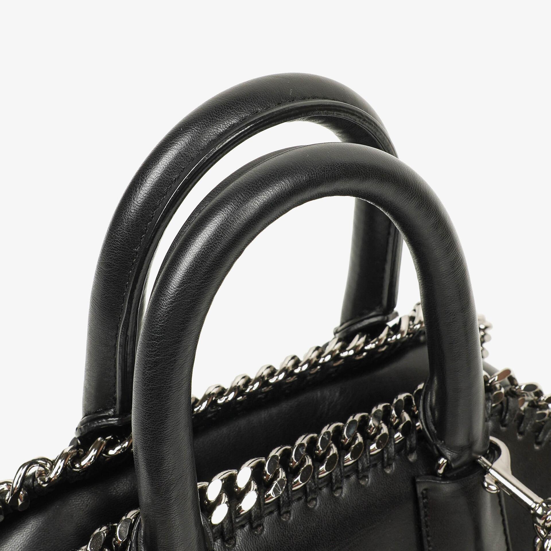 Stella McCartney Mini Falabella Box Handtasche mit Tragegriff aus schwarzem Eco Alter Nappa