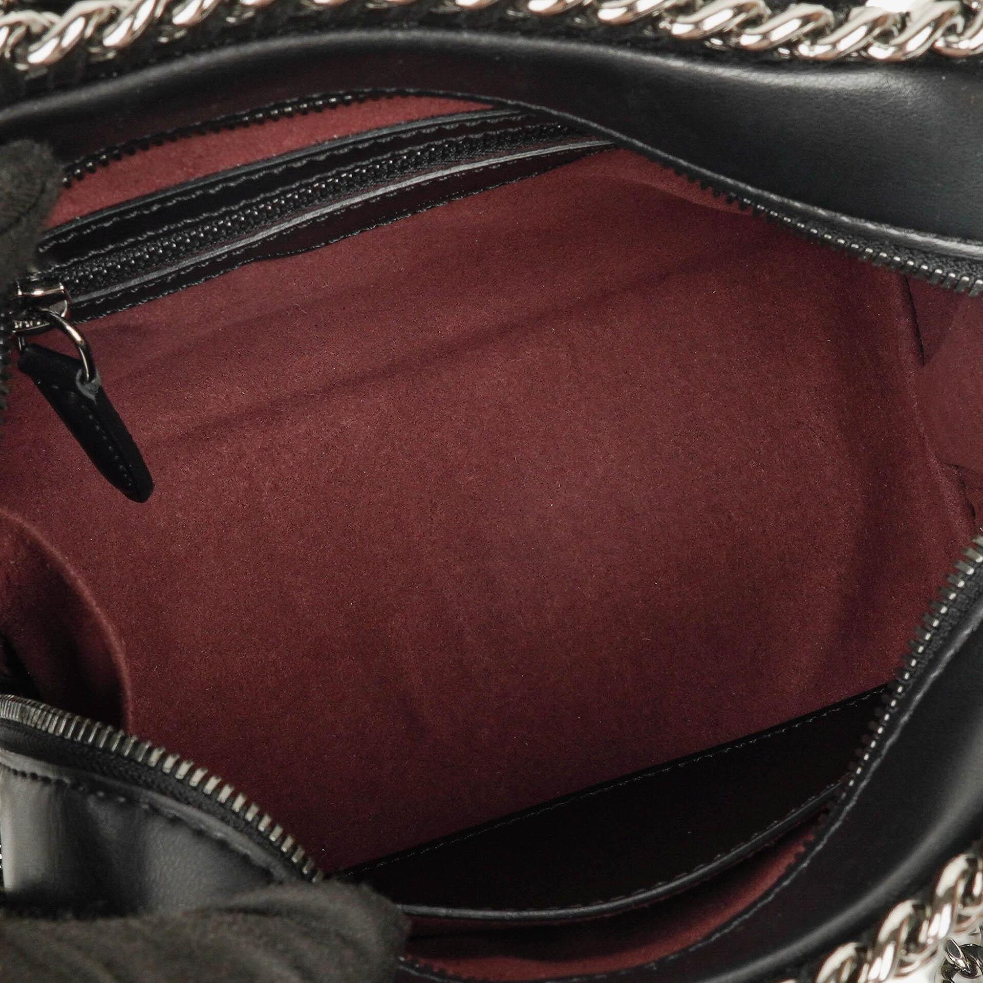 Stella McCartney Mini Falabella Box Handtasche mit Tragegriff aus schwarzem Eco Alter Nappa