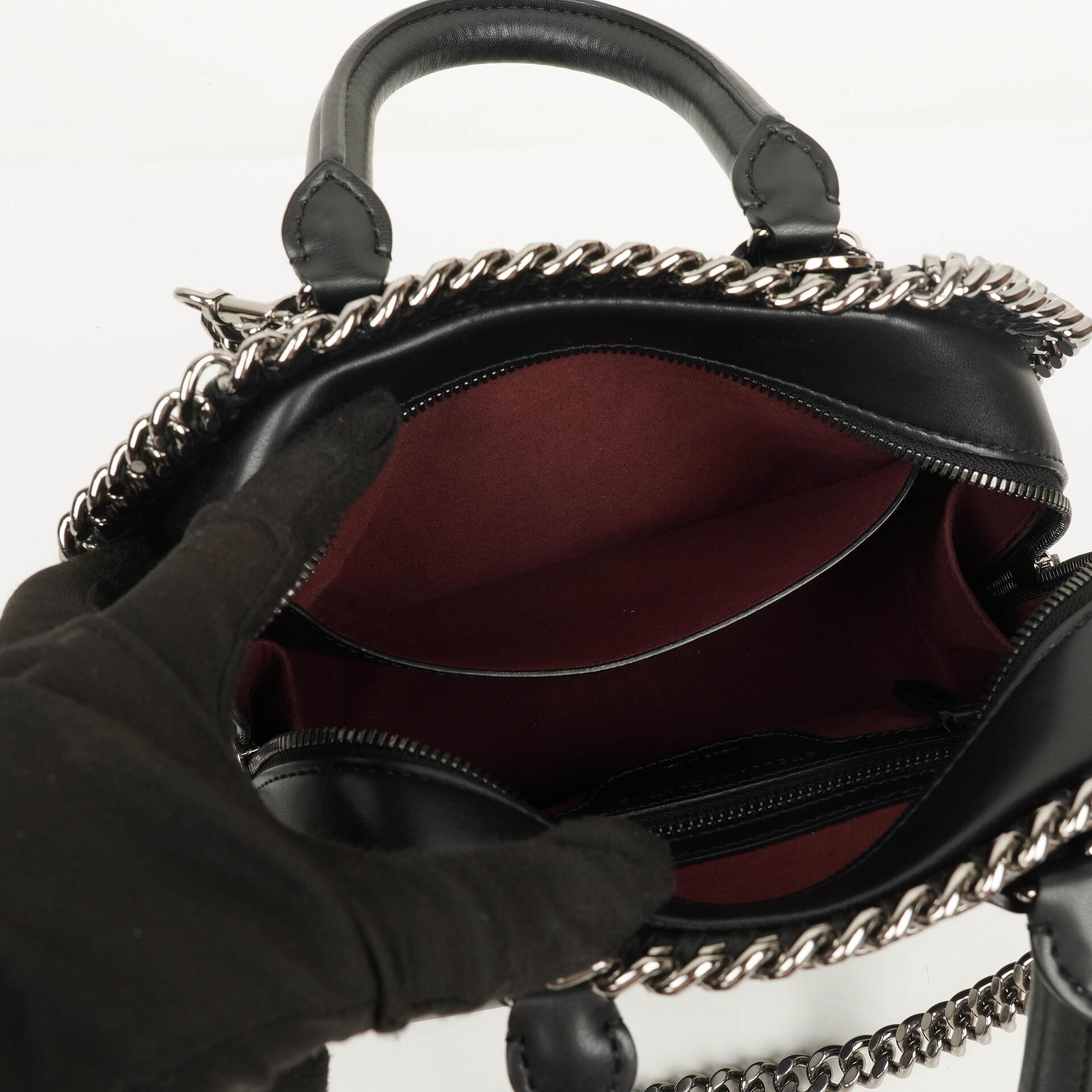 Stella McCartney Mini Falabella Box Handtasche mit Tragegriff aus schwarzem Eco Alter Nappa