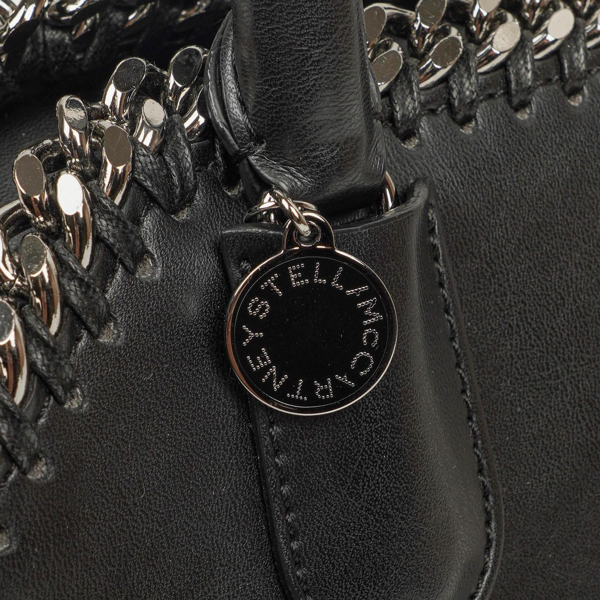 Stella McCartney Mini Falabella Box Handtasche mit Tragegriff aus schwarzem Eco Alter Nappa