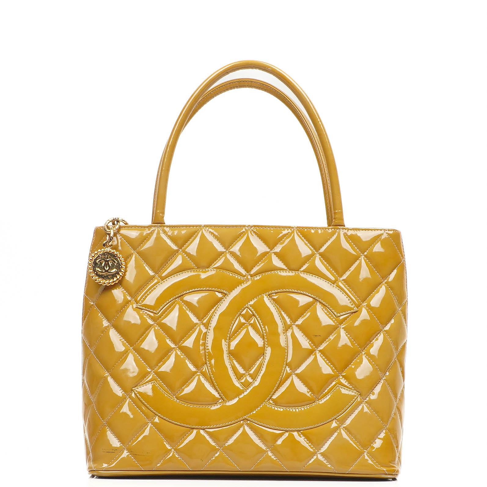 Chanel Lackmedaillon Tote Gelb