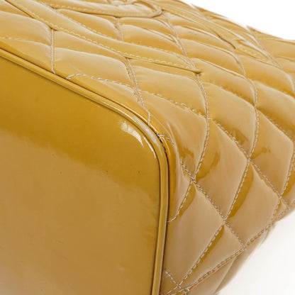 Chanel Lackmedaillon Tote Gelb
