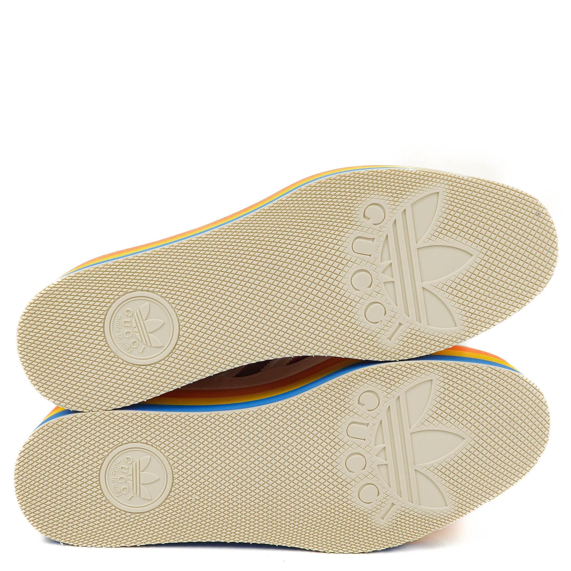 The Gucci x Adidas Gazelle Plateau Rot