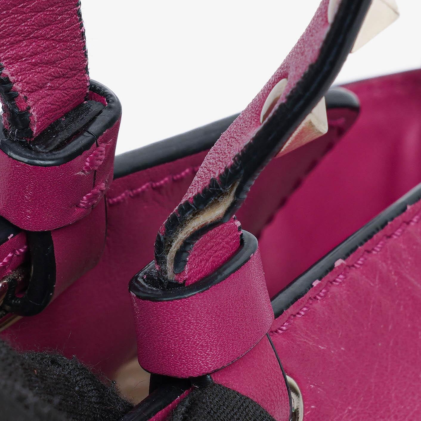 Valentino Garavani Medium Rockstud Tote Bag in Pink