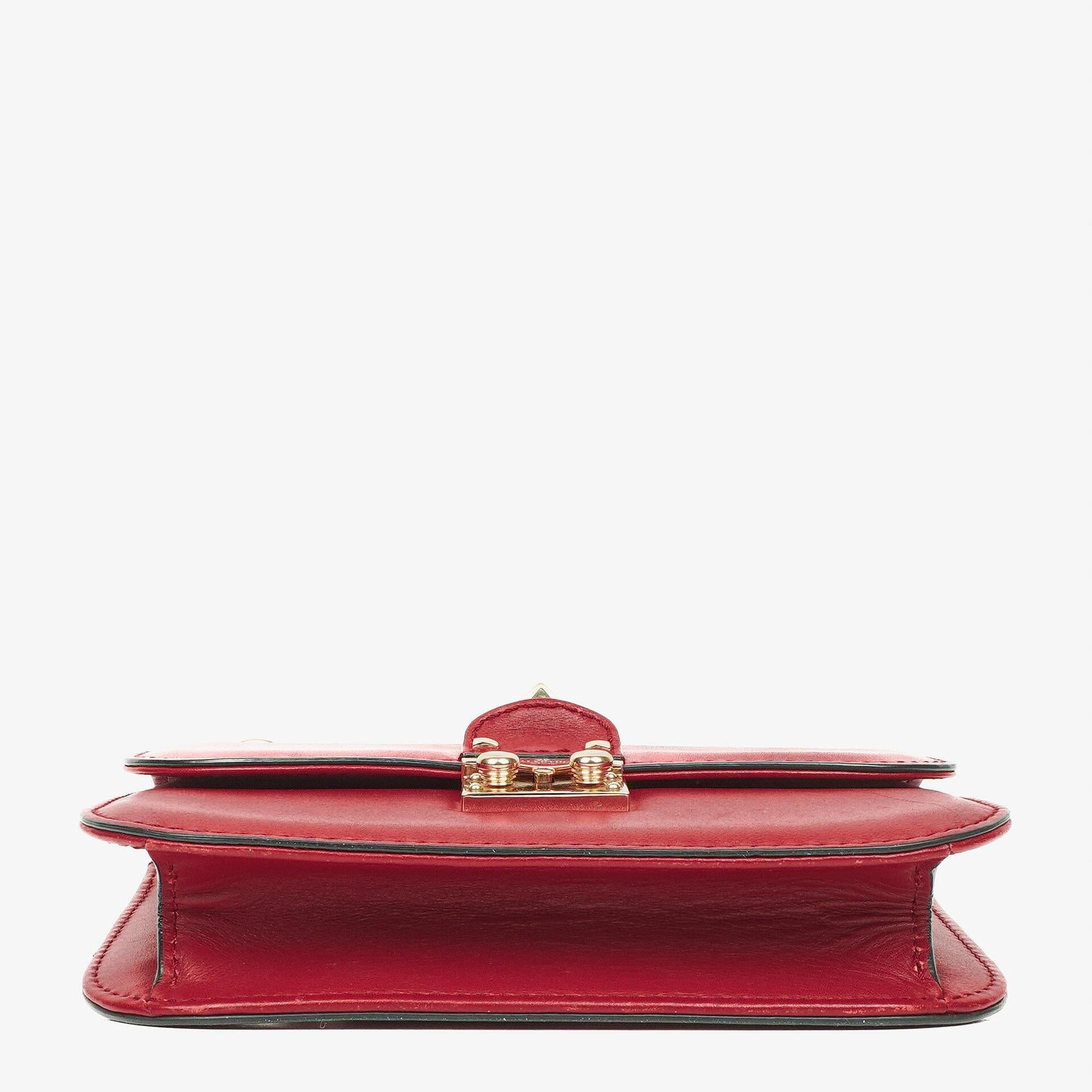 Valentino Garavani Glam Lock Rockstud Mini Klappentasche in Rot
