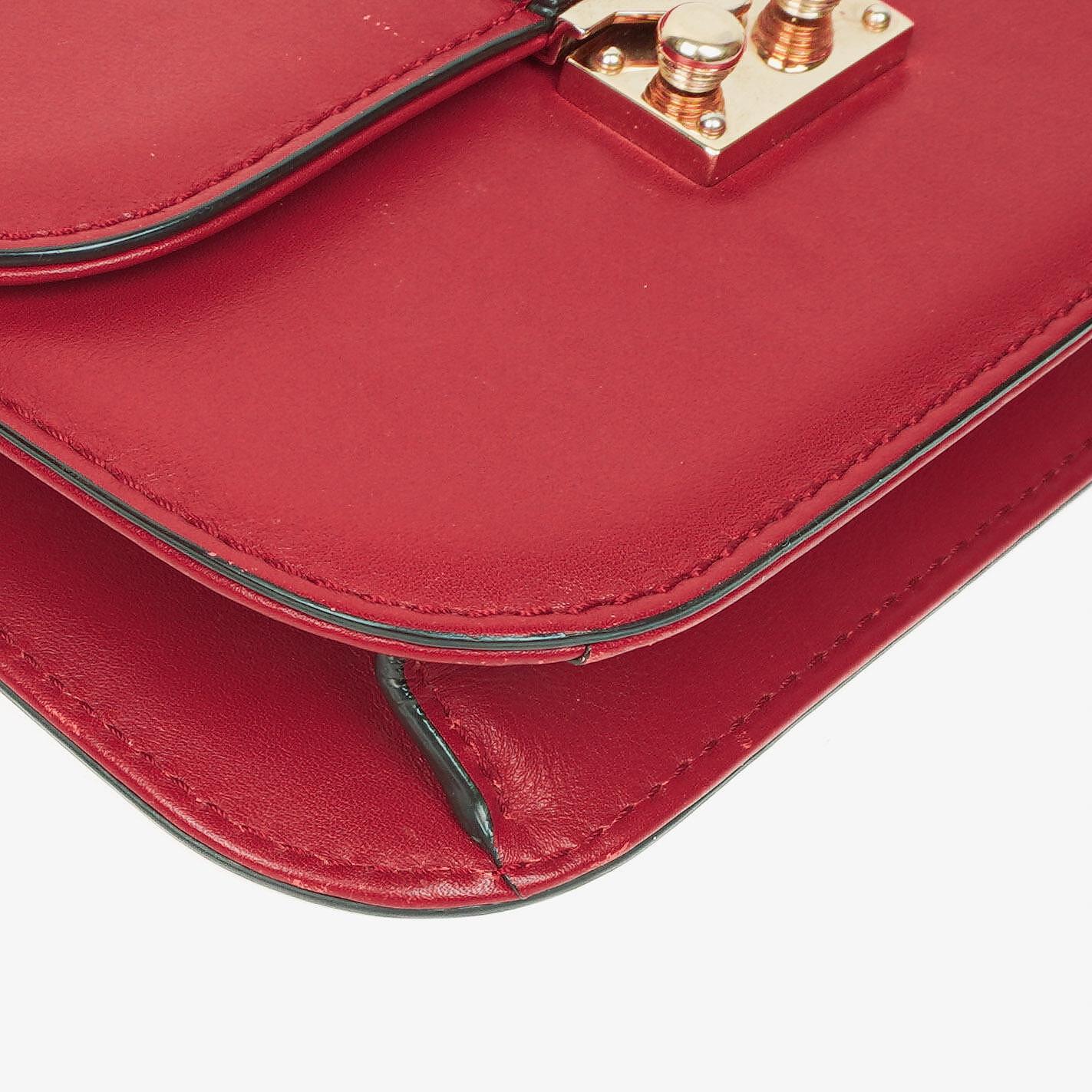 Valentino Garavani Glam Lock Rockstud Mini Klappentasche in Rot