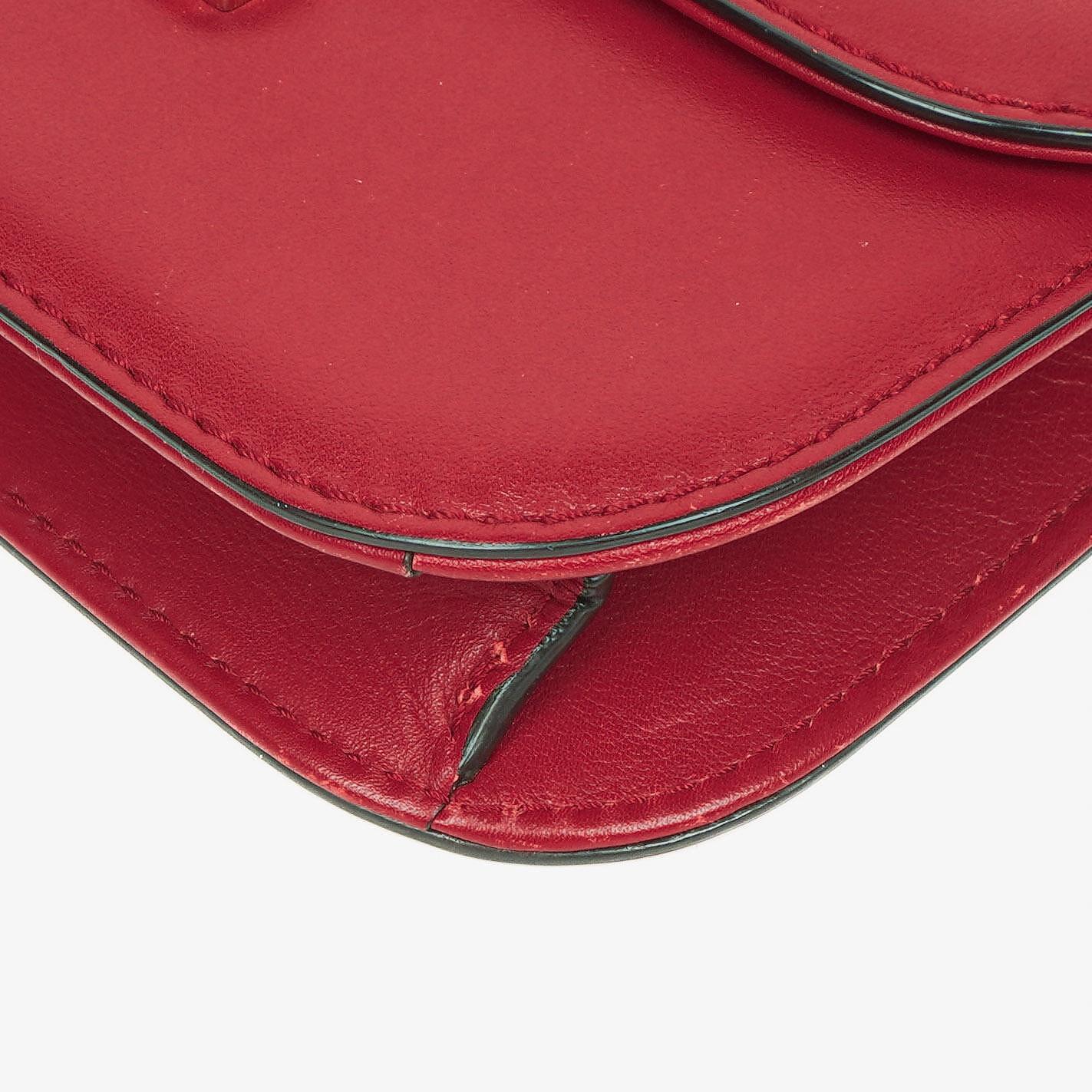 Valentino Garavani Glam Lock Rockstud Mini Klappentasche in Rot