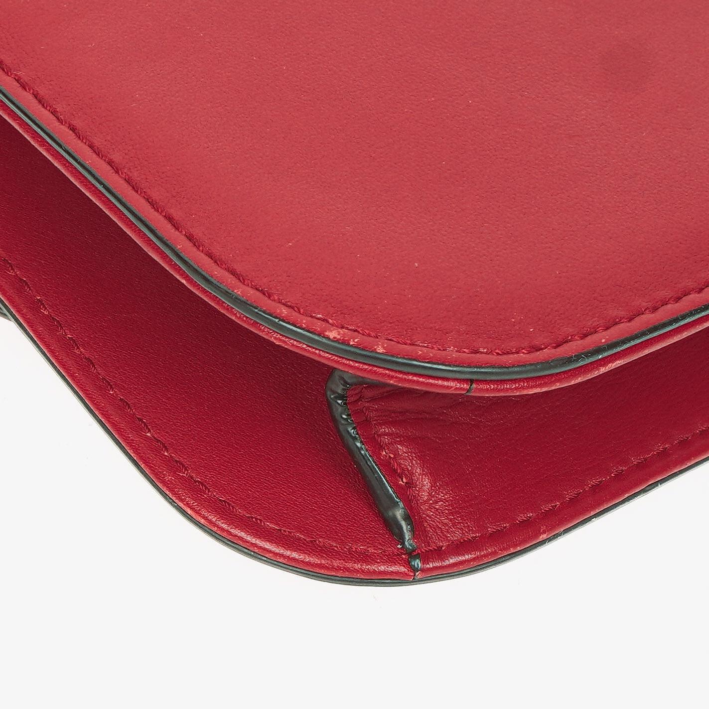 Valentino Garavani Glam Lock Rockstud Mini Klappentasche in Rot