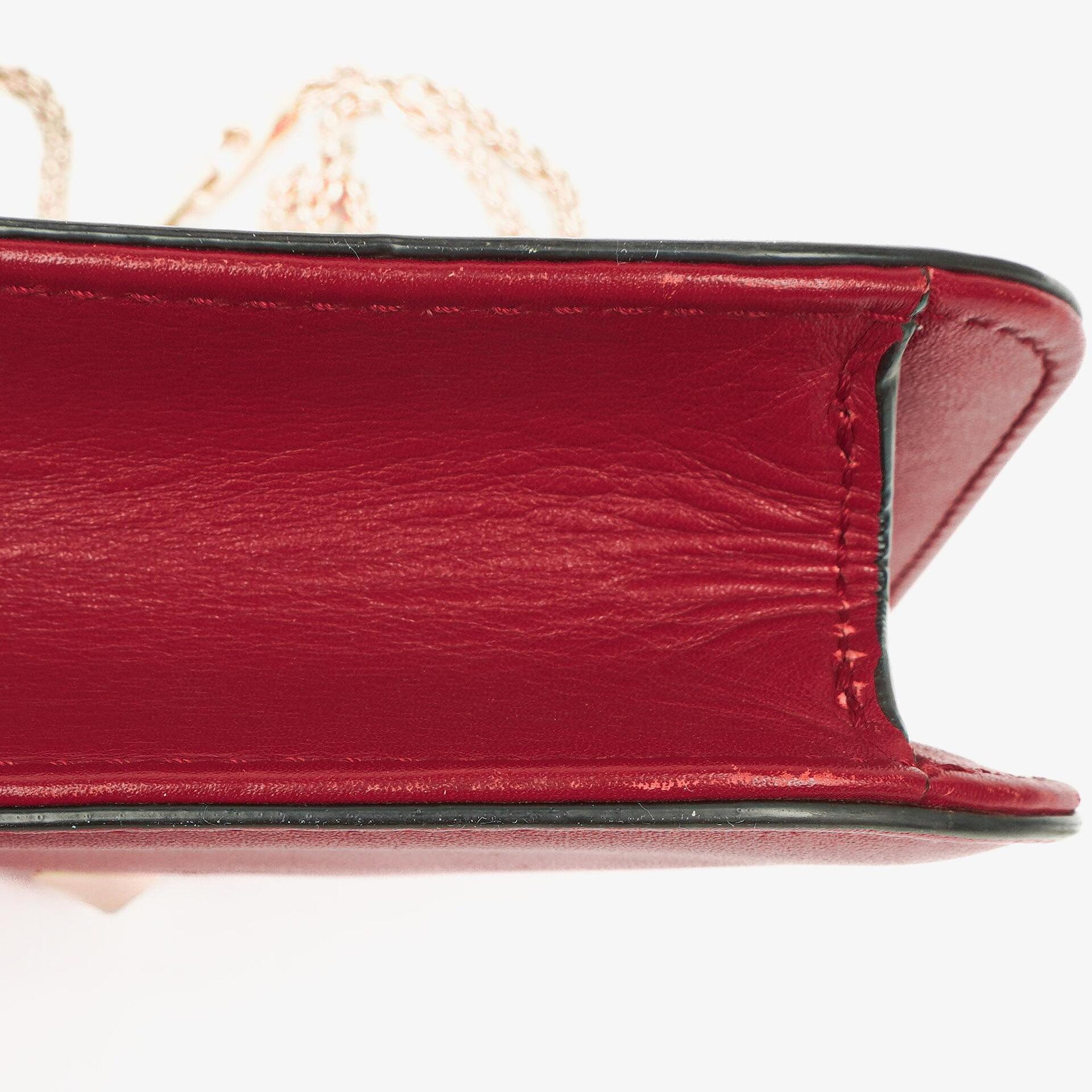 Valentino Garavani Glam Lock Rockstud Mini Klappentasche in Rot