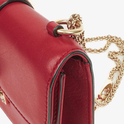 Valentino Garavani Glam Lock Rockstud Mini Klappentasche in Rot